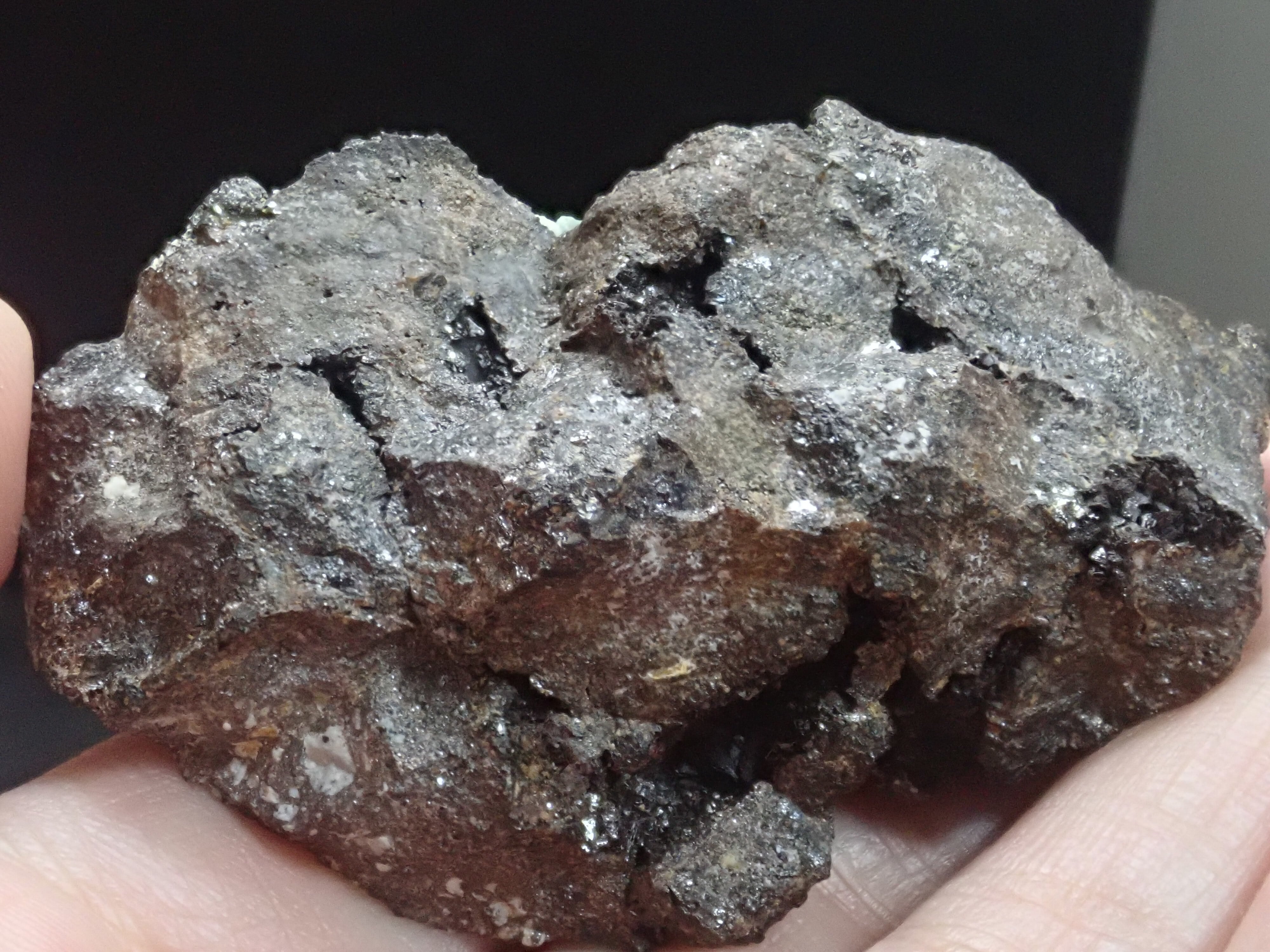 希少な母岩付き】フォスフォフィライト 燐葉石 原石 標本 | 石処たっちゃん