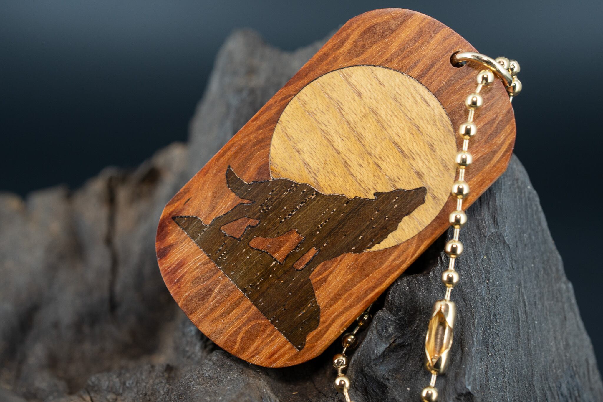 【 強さと美しさの象徴】 シーオーク ドッグタグ 象嵌 月と狼