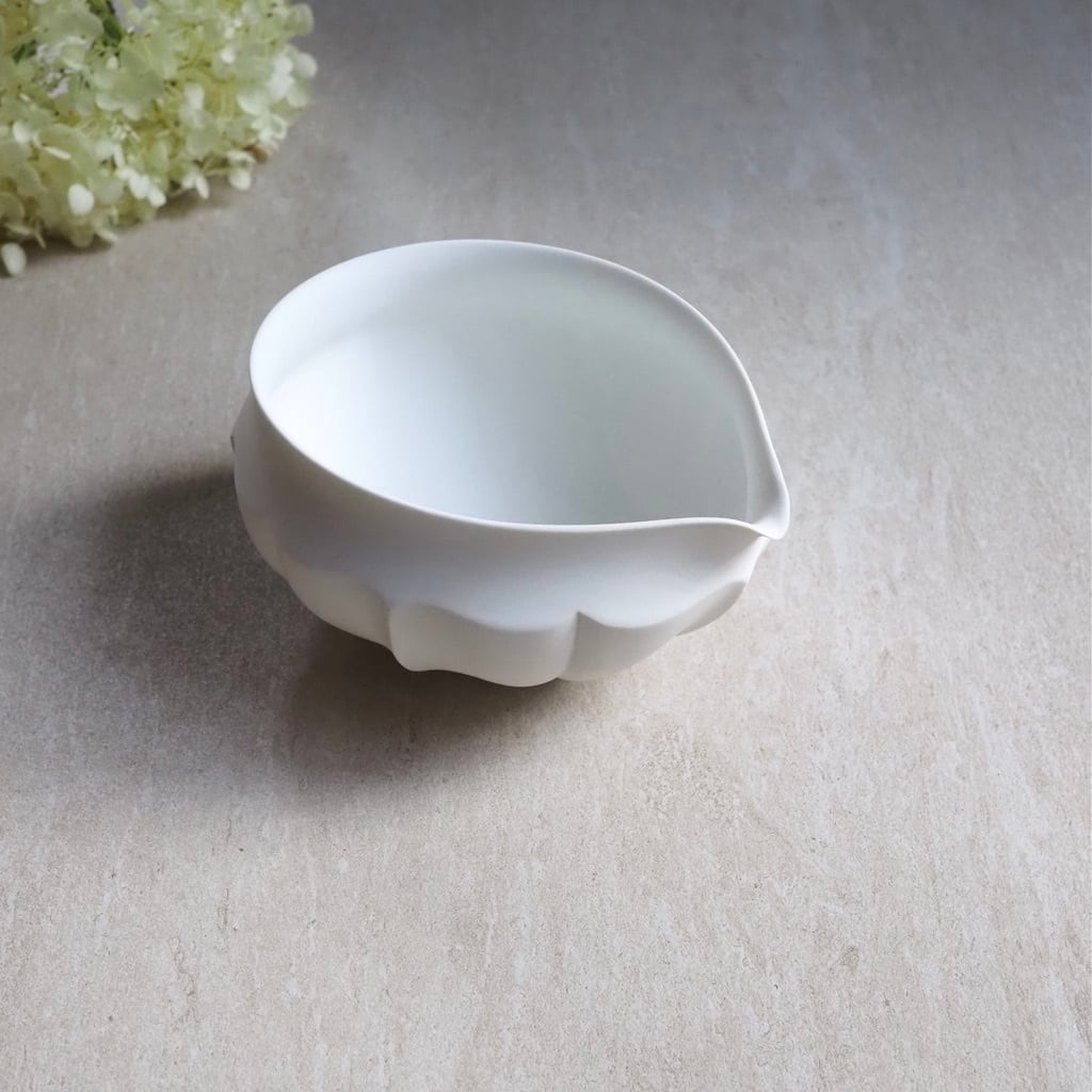 東 一仁/白磁 綾花片口(茶海)