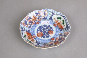 カケ ×3 ニュウ ×2 大聖寺伊万里 色絵 花文 輪花 小皿 A アウトレット カケ ×3 ニュウ ×2 大聖寺伊万里 色絵 花文 輪花 小皿 A アウトレット