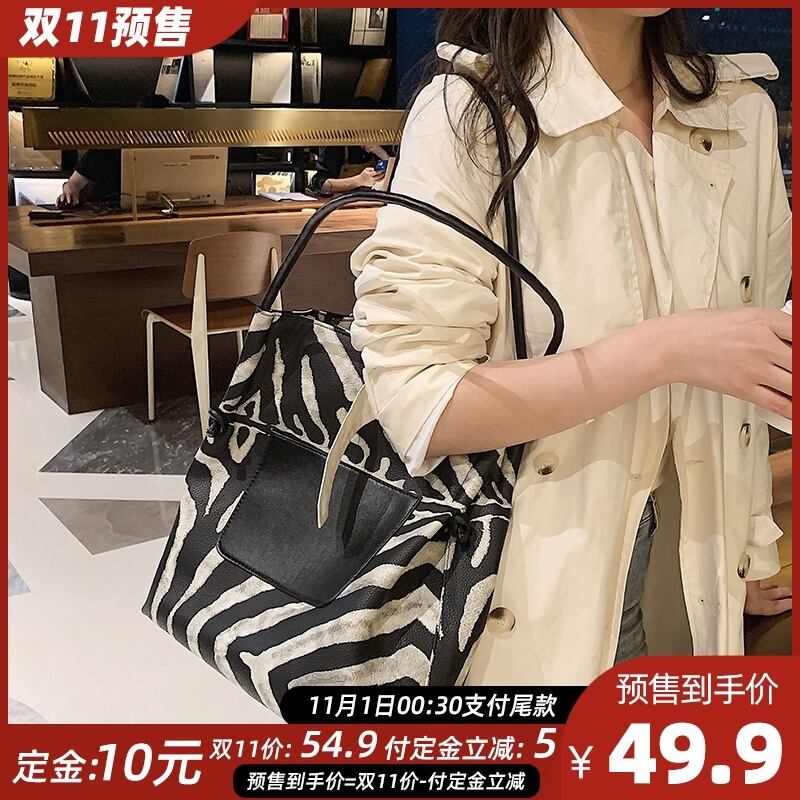 ゼブラパターンバッグ女性2020新しい流行のファッションワイルド大容量ショルダーバッグ大学生clバッグトートバッグ Tiancai_Wing_Bag54627401831