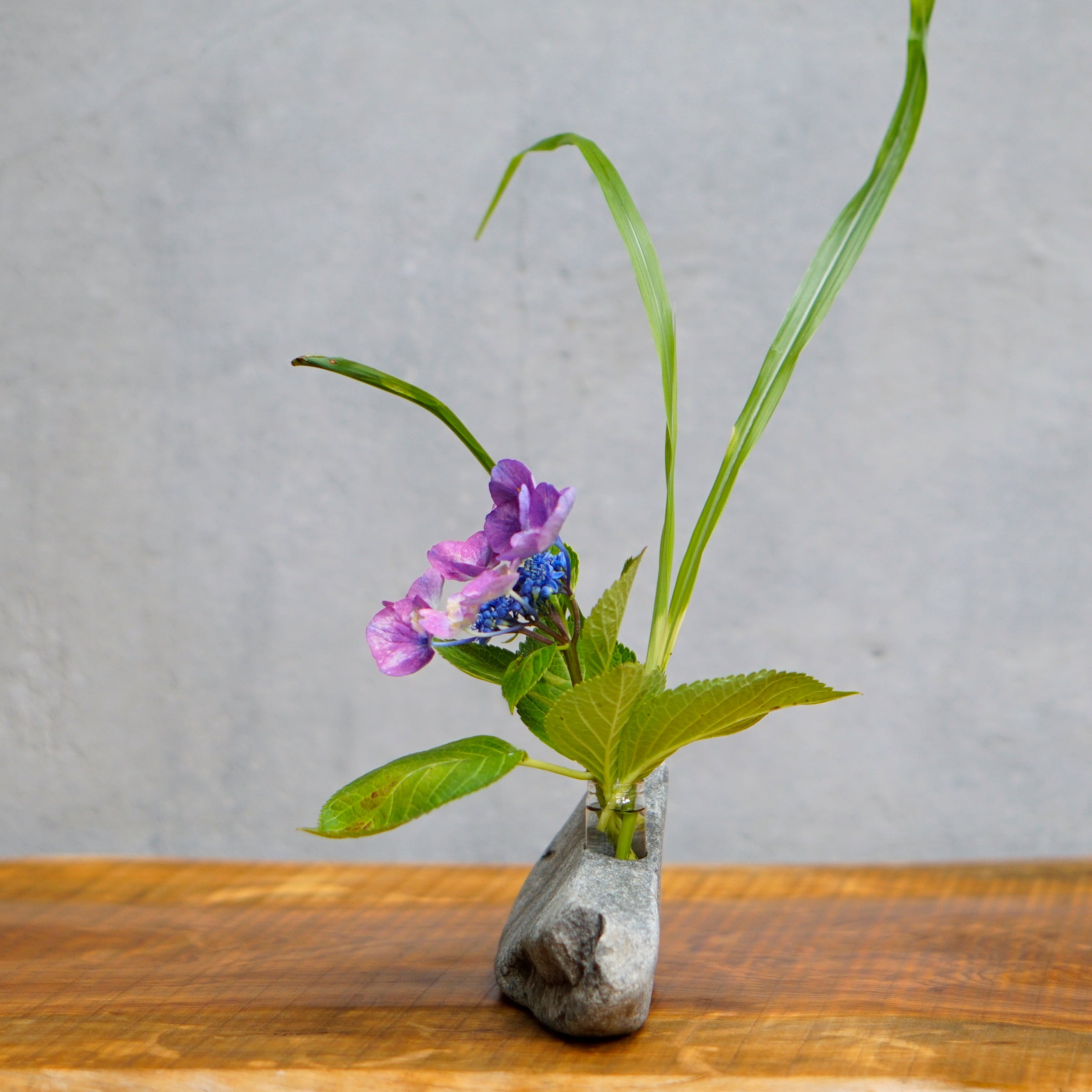 石 花器 No.35 自然石の花器 【サイズ中】 | WANCRETE