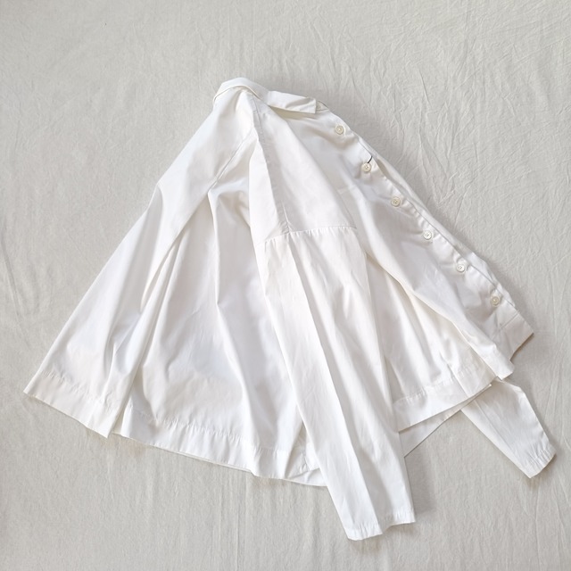 大きめタック入りシンプルブラウス　Cotton House Aya