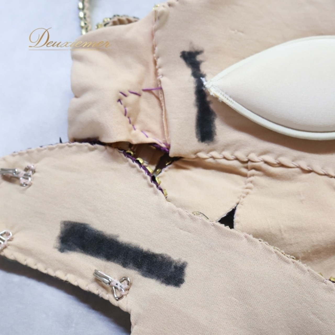 ベリーダンス オリエンタル 衣装 上下セット グリーン系 トップス スカート ベルト ラインストーン スパンコール 緑 紫 茶 豪華 装飾 キラキラ 華やか 光沢 ステージ イベント ダンス衣装  鮮やか パープル系 ブラウン系