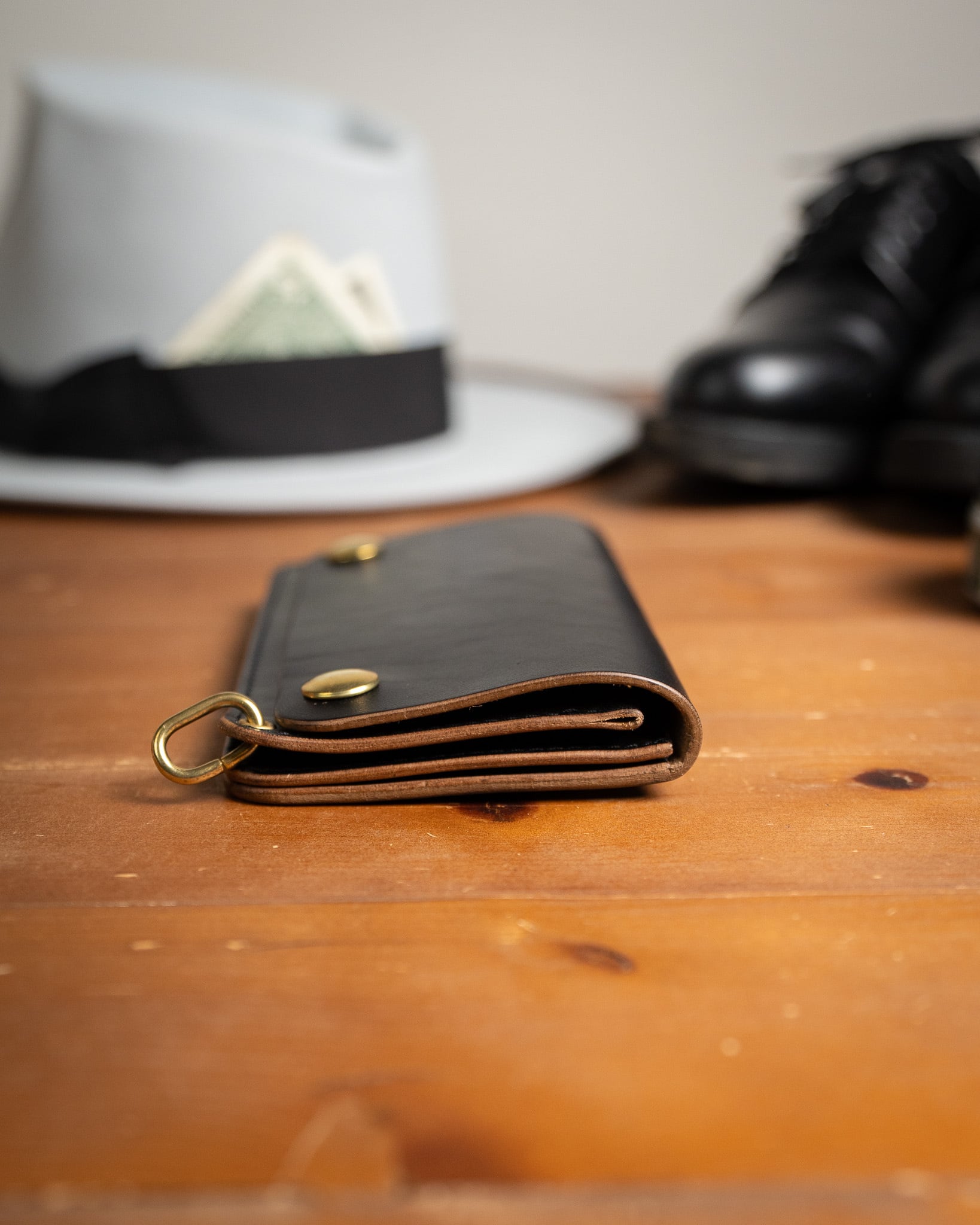 Additive and Line】Middle Tracker Wallet MTW-004 Maryam Horse Butt