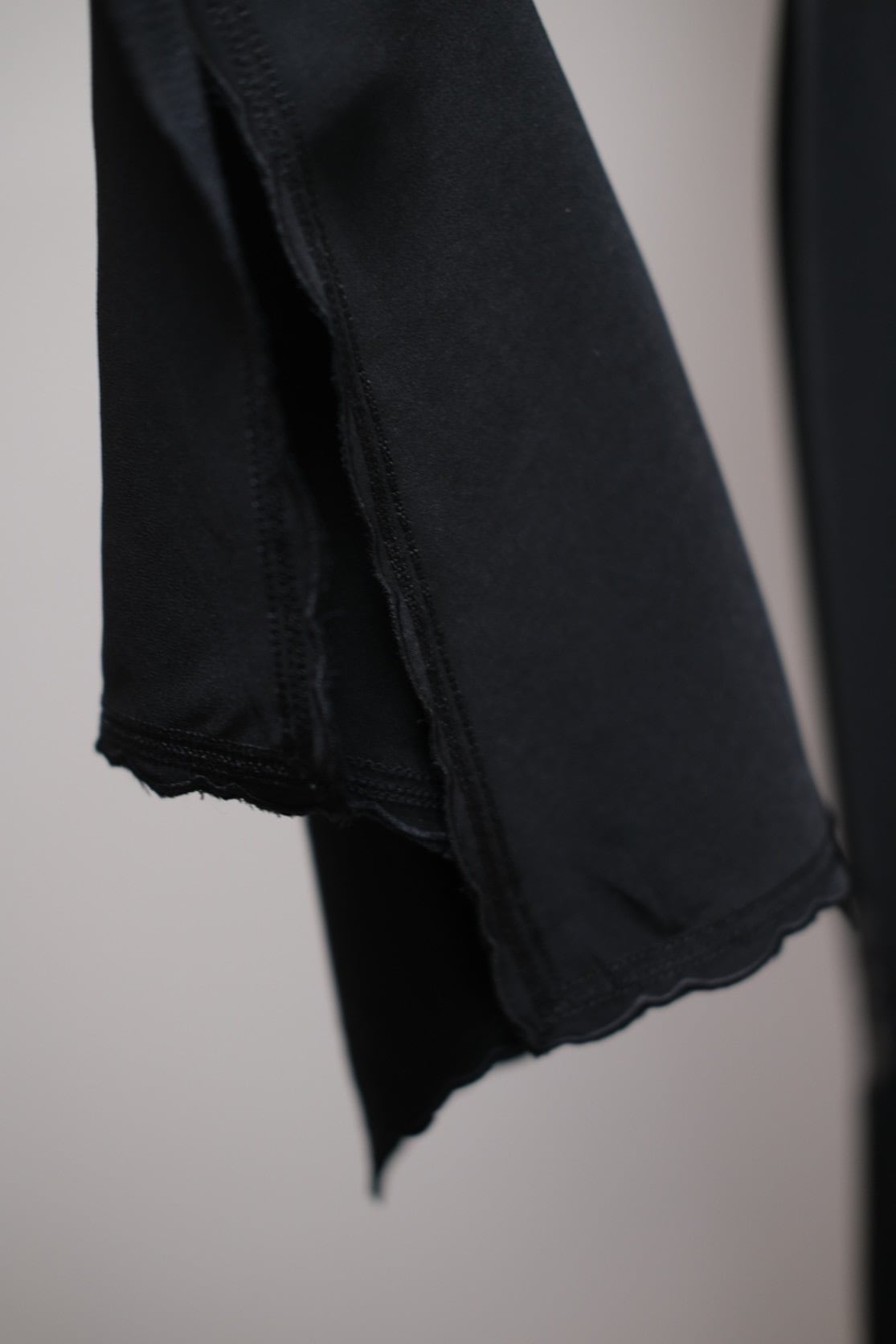 FETICO】RUFFLED-HEM CREPE DRESS | loop