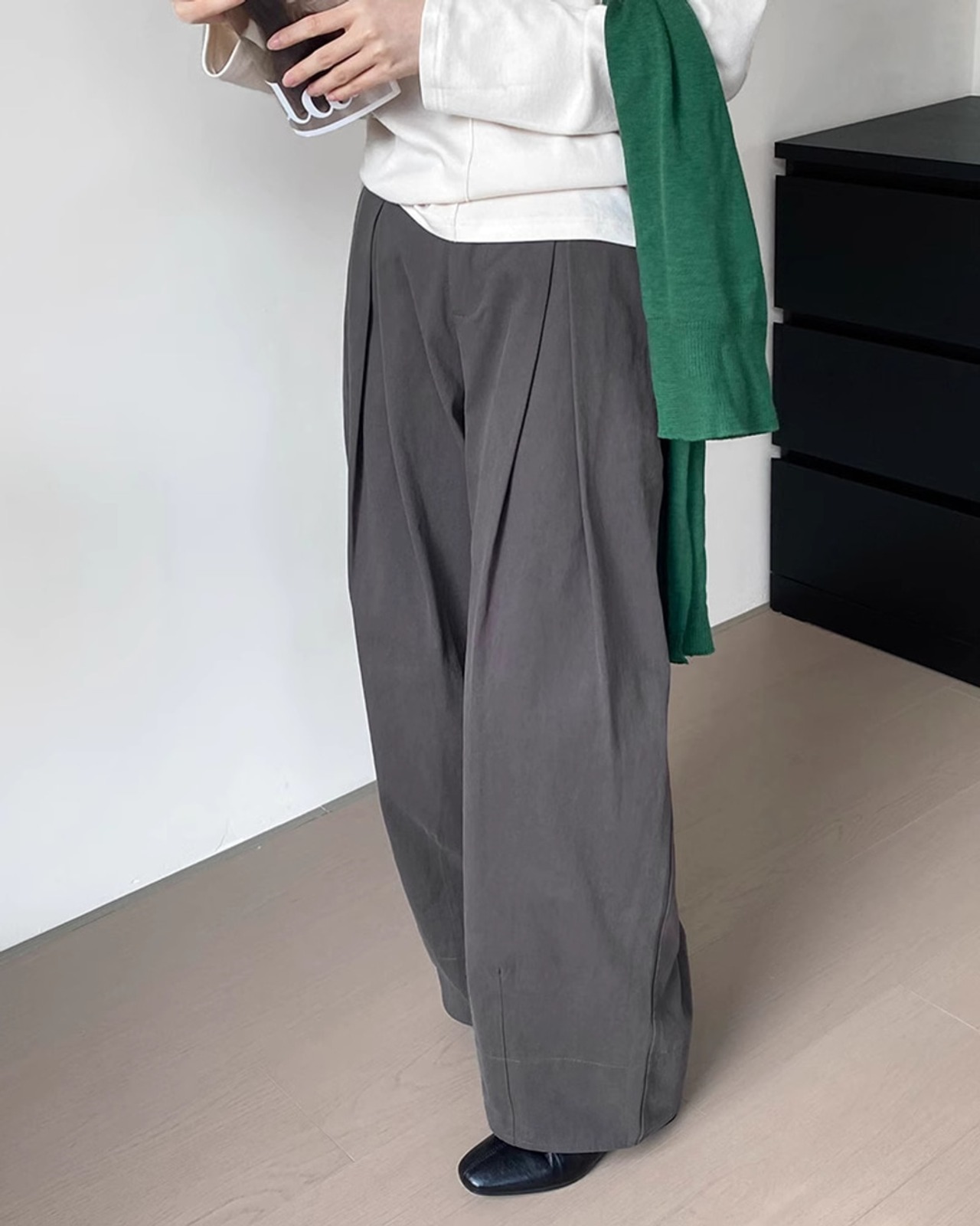 Tuck wide slacks Pants　T20215