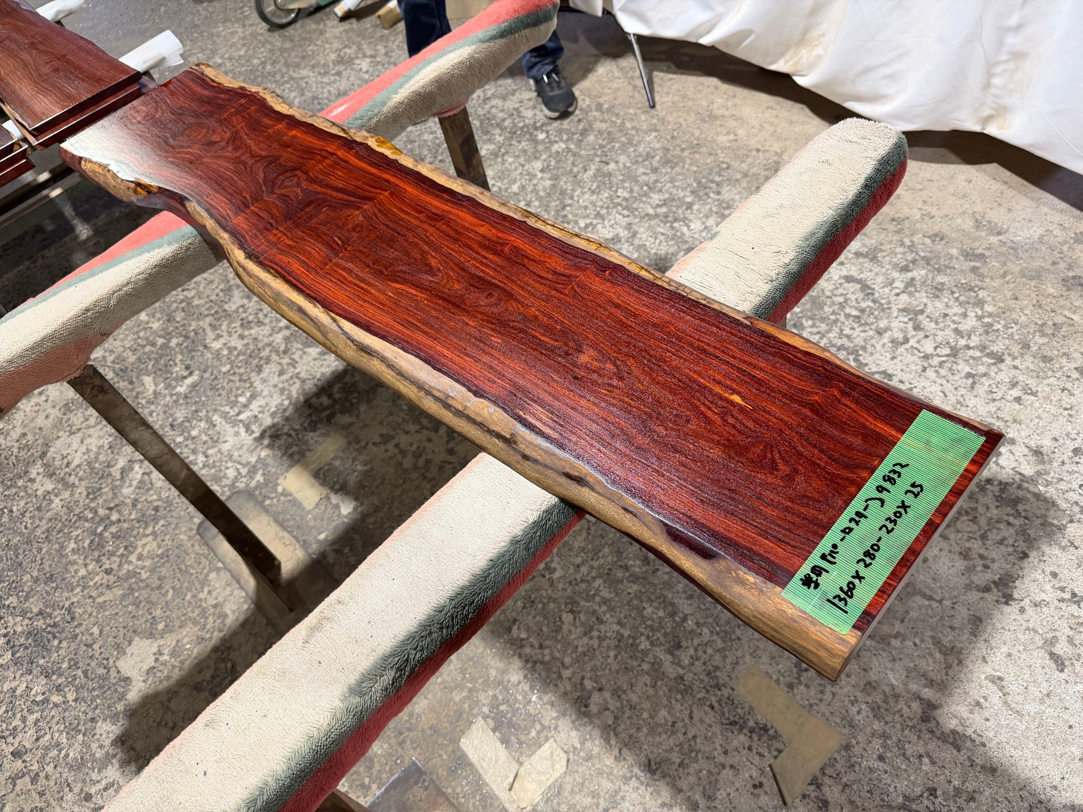 紫檀(パーロスター)9832 一枚板無垢 乾燥材 1360x280-230x25mm カウンター 棚 テレビ台 花台 DIY 窓台 ローテーブル