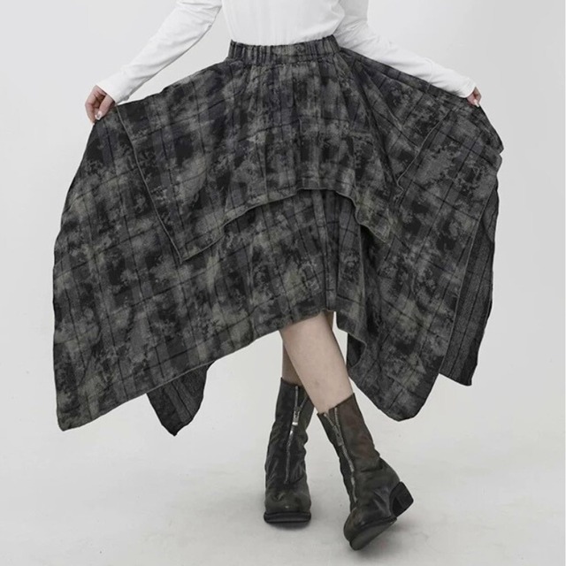 Asymmetric layered check skirt C1447