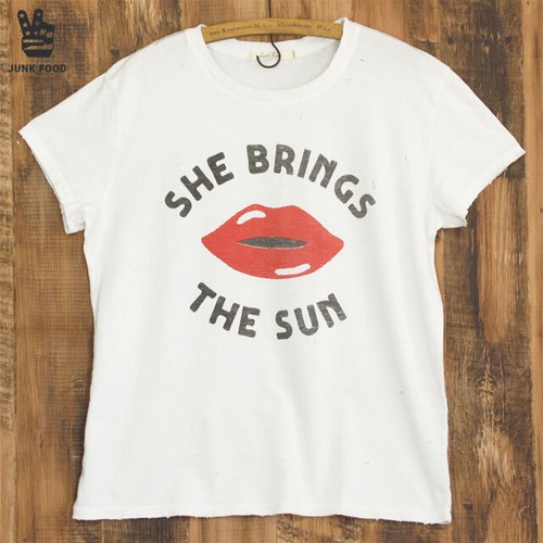 送料無料 JUNK FOOD ジャンクフード She Brings The Sun レディース ダメージ Tシャツ