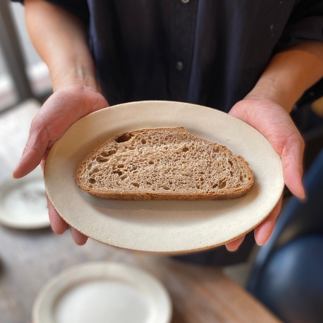 Bakeryの定番！ イトウサトミさんのプレート オーバル（白/黒）