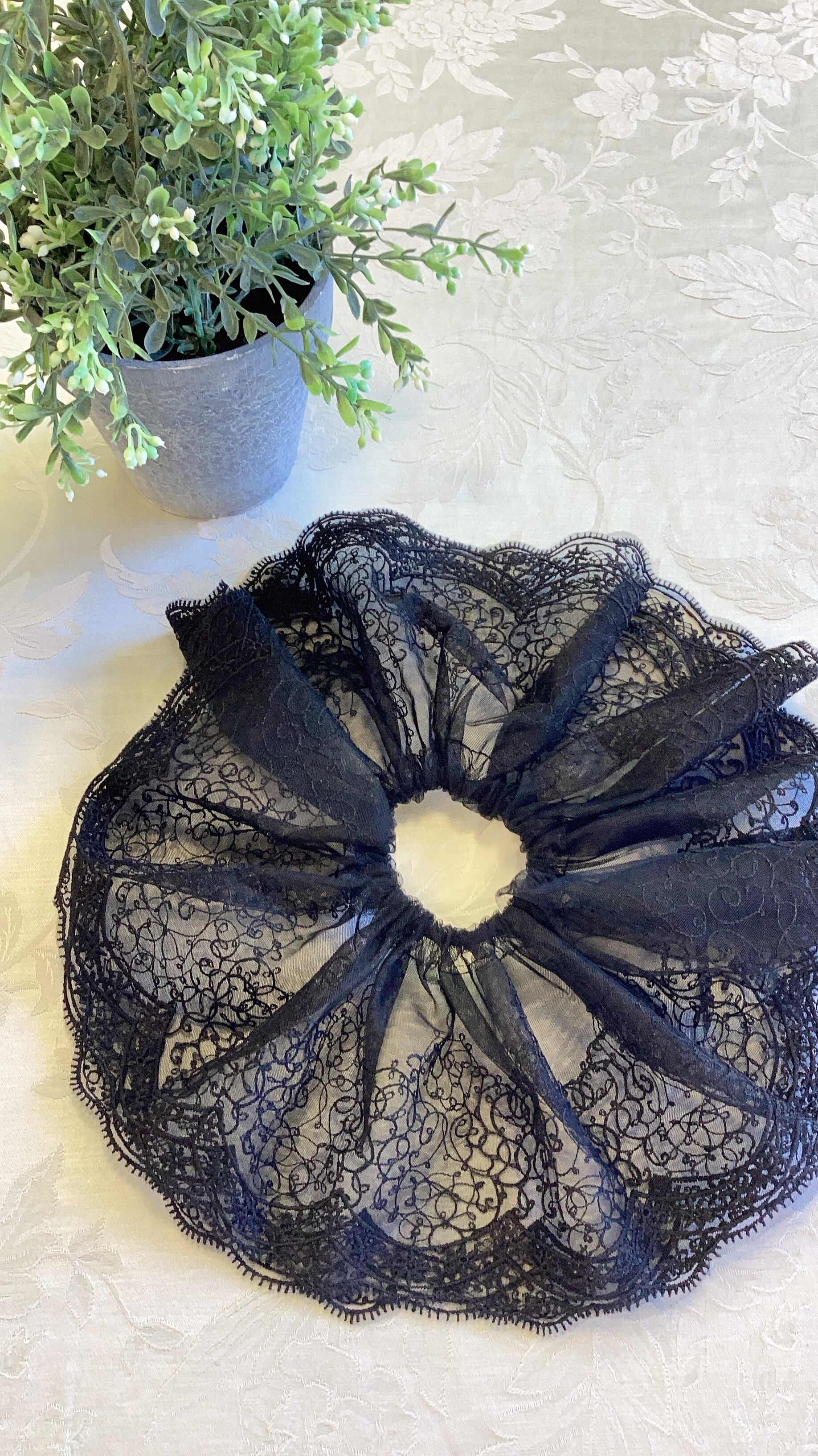 PICCIN 刺繍レースビッグシュシュ ブラック ピッチン