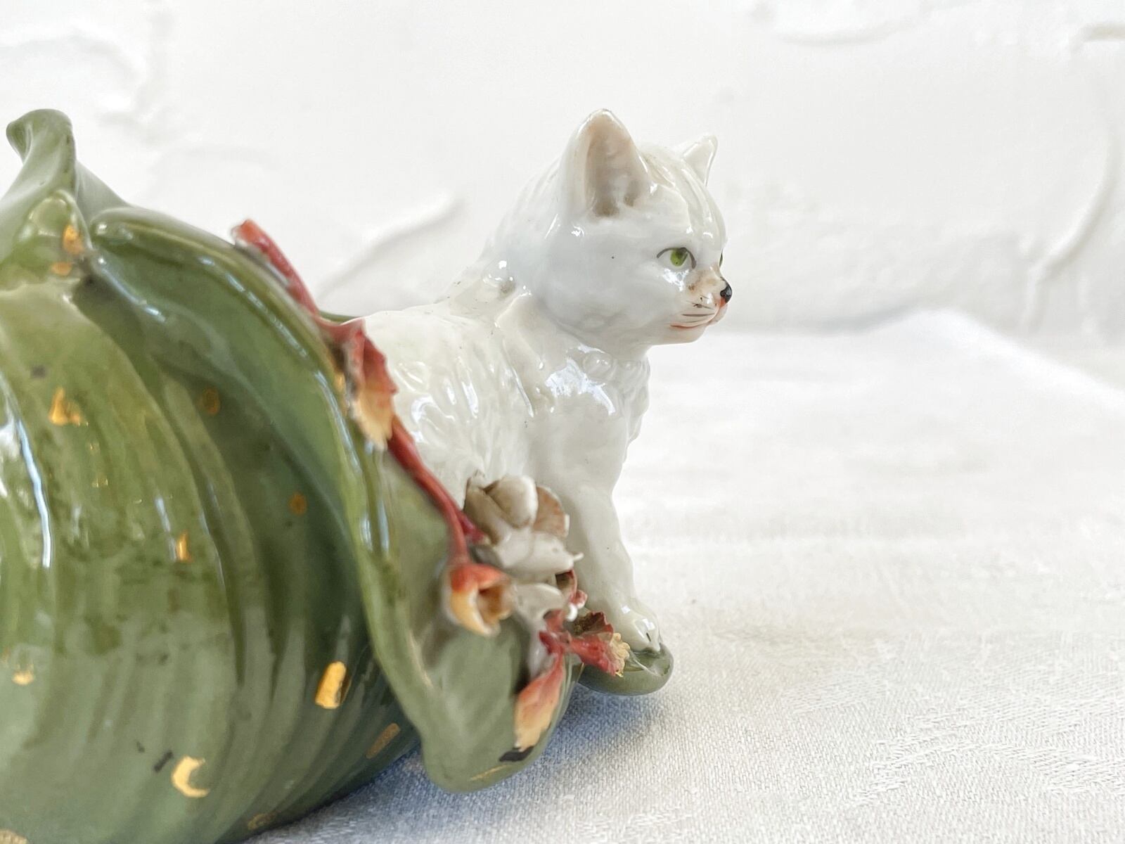 フランス アンティーク 白猫 ネコ 陶器 貝殻 | GM ANTIQUES