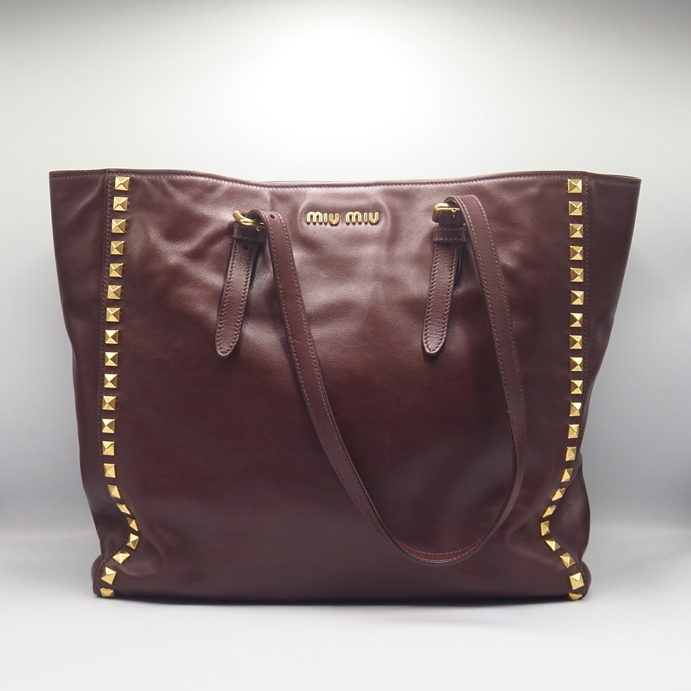 miumiu トートバッグ　スタッズトートバッグ MIUMIU スタッズ レザー トートバッグ ミュウミュウ | 2122TOKYO