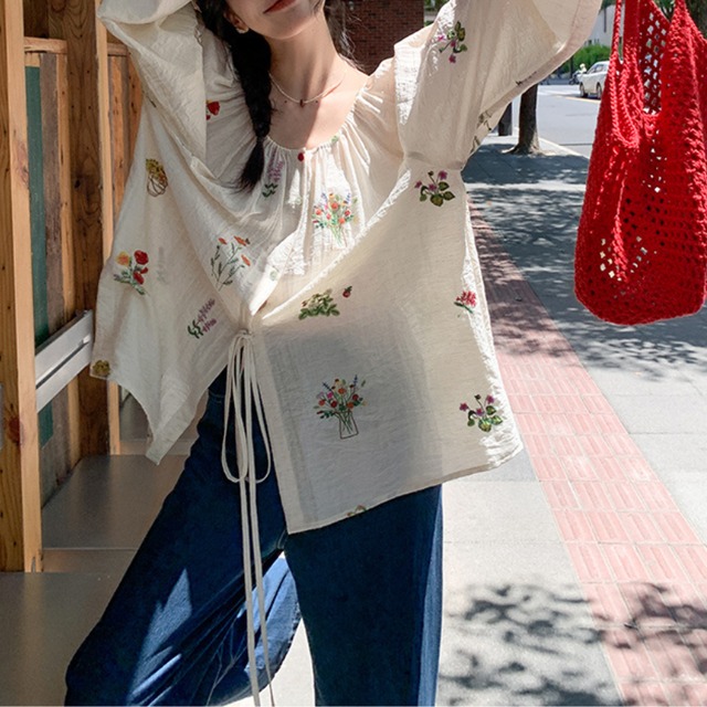 flower embroidered lantern sleeve blouse J00117