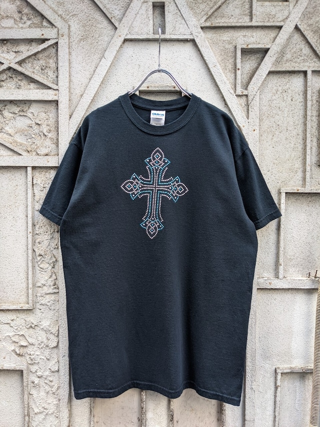 "CROSS" studs design tee