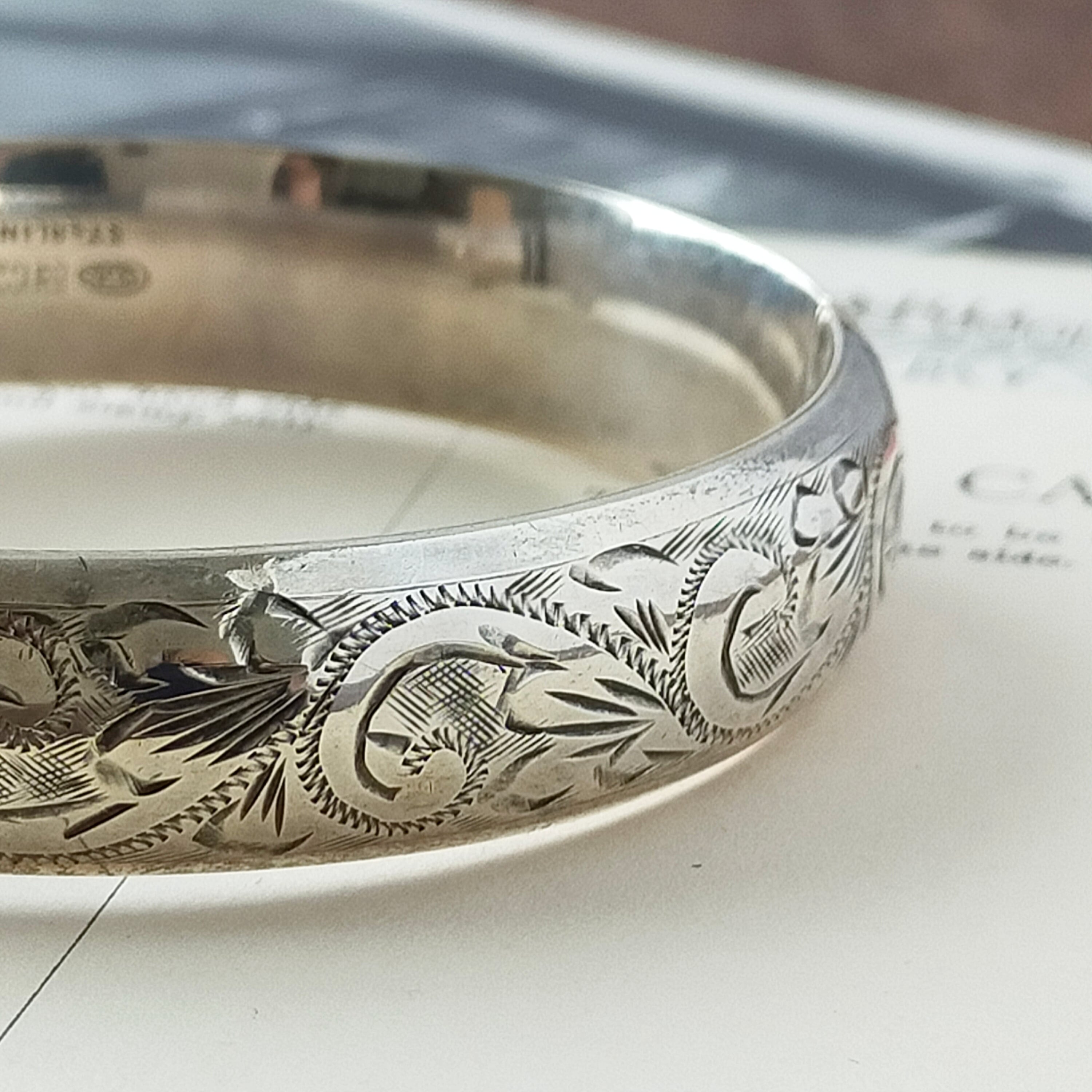 英国 1970年 925スターリングシルバー バングル 彫金 唐草模様