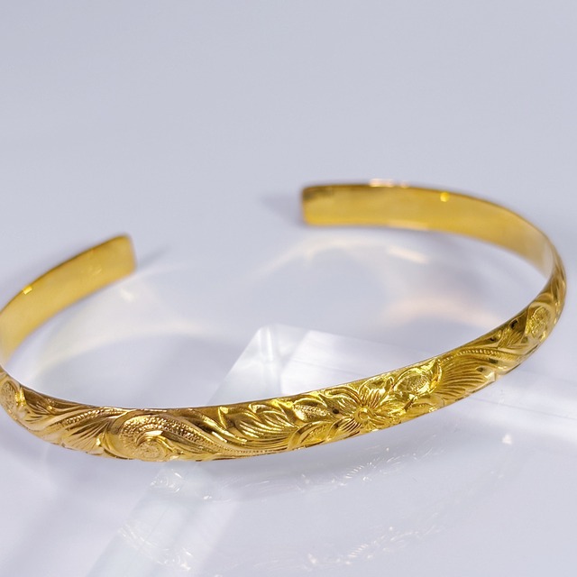 Classic Hawaiian Bangle -Hibiscus / Gold-