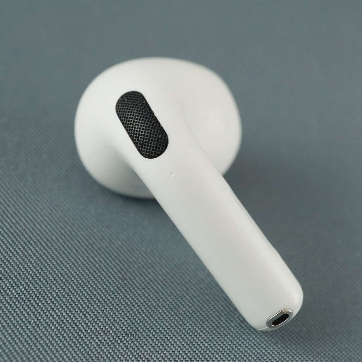 Apple AirPods 4 右イヤホンのみ USED美品 ノイズキャンセリングなし