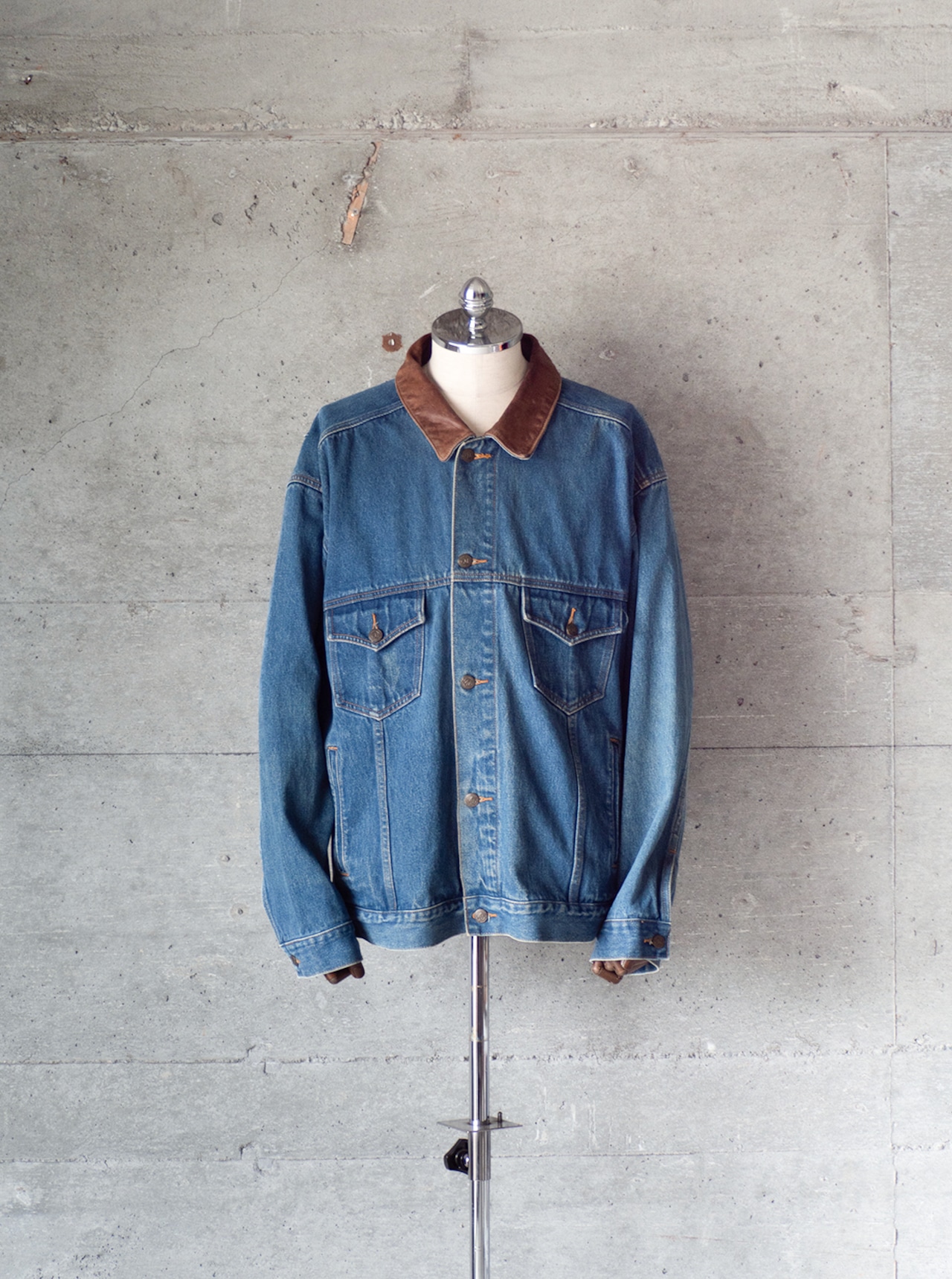 "MARLBORO COUNTRY STORE" 1990s Leather collar denim jacket