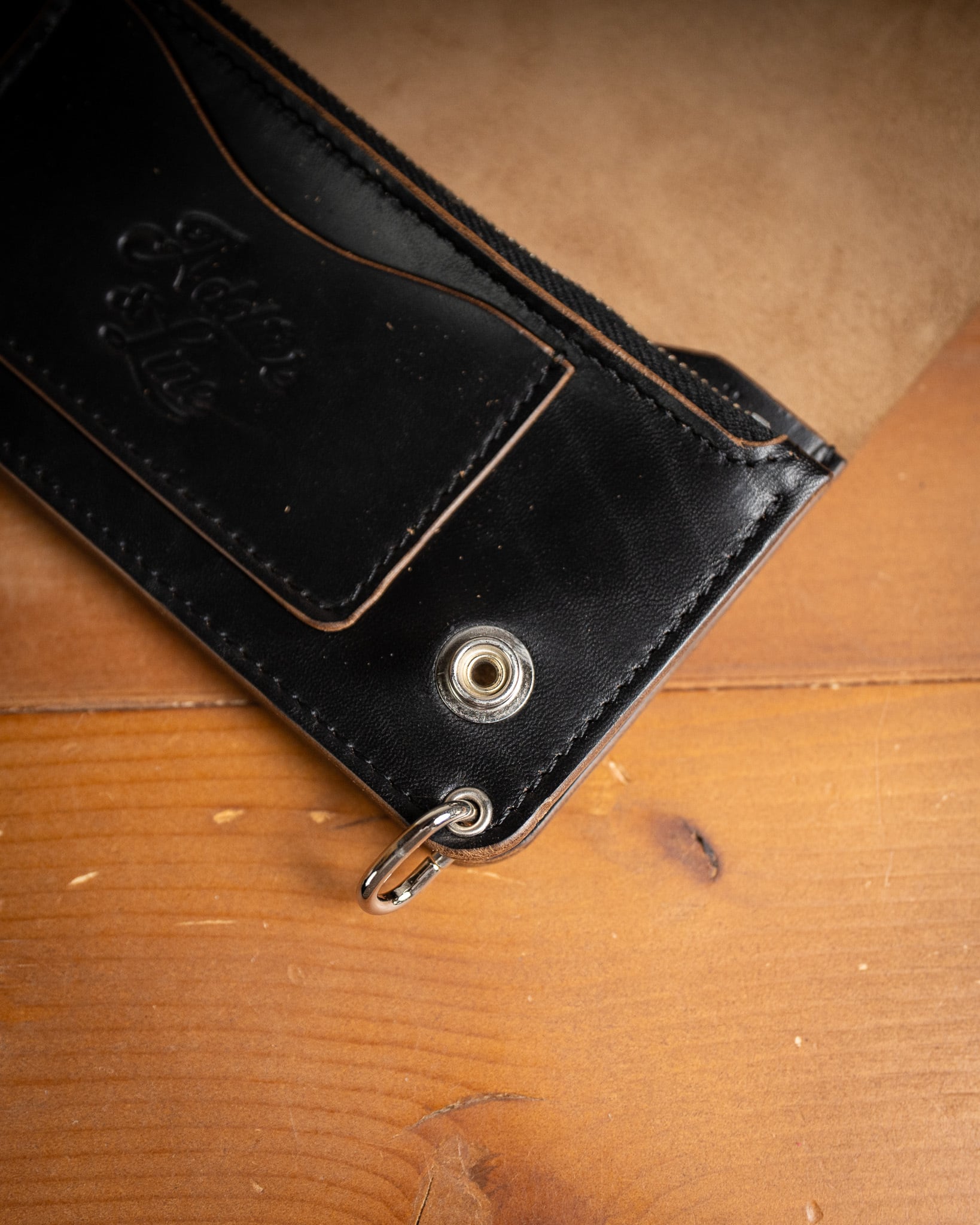 Additive and Line】Tracker Wallet TW-004 Maryam Horse Butt Silver