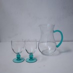 水色のピッチャーとグラス