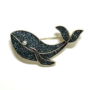 くじらブローチ