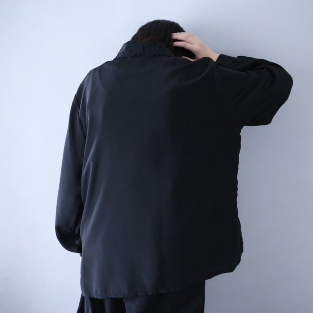 "刺繍" collar and fry-front design black one-tone mode shirt