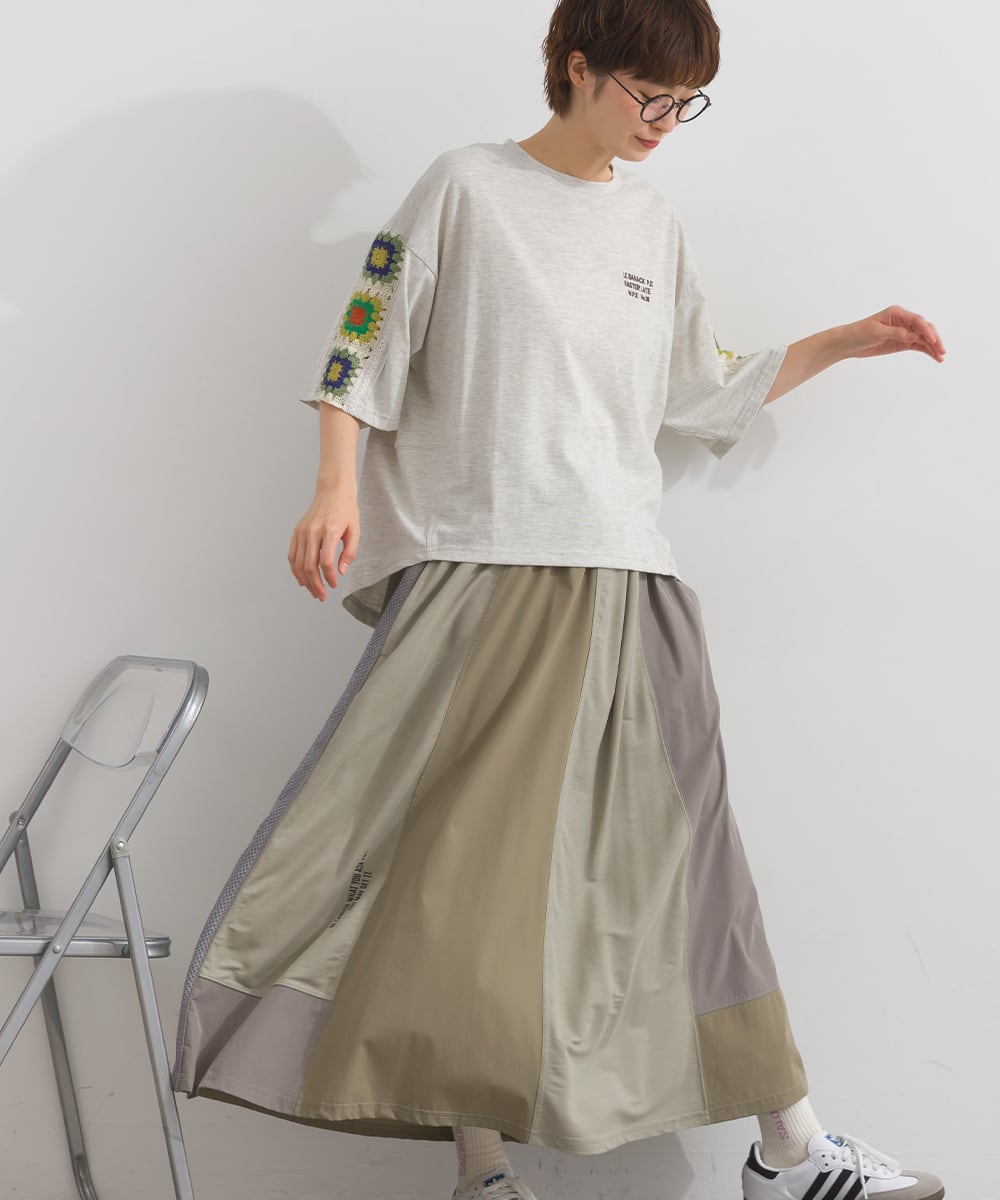 K262072 かぎ針編みモチーフ 袖切替ロゴTシャツ / Crochet Motif