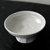 秋田菫　白瓷　豆面取台皿