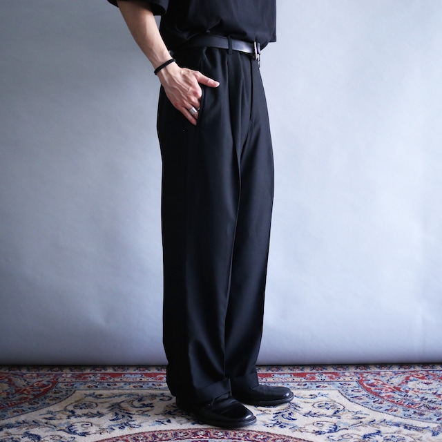 1-tuck tapered silhouette black wide slacks
