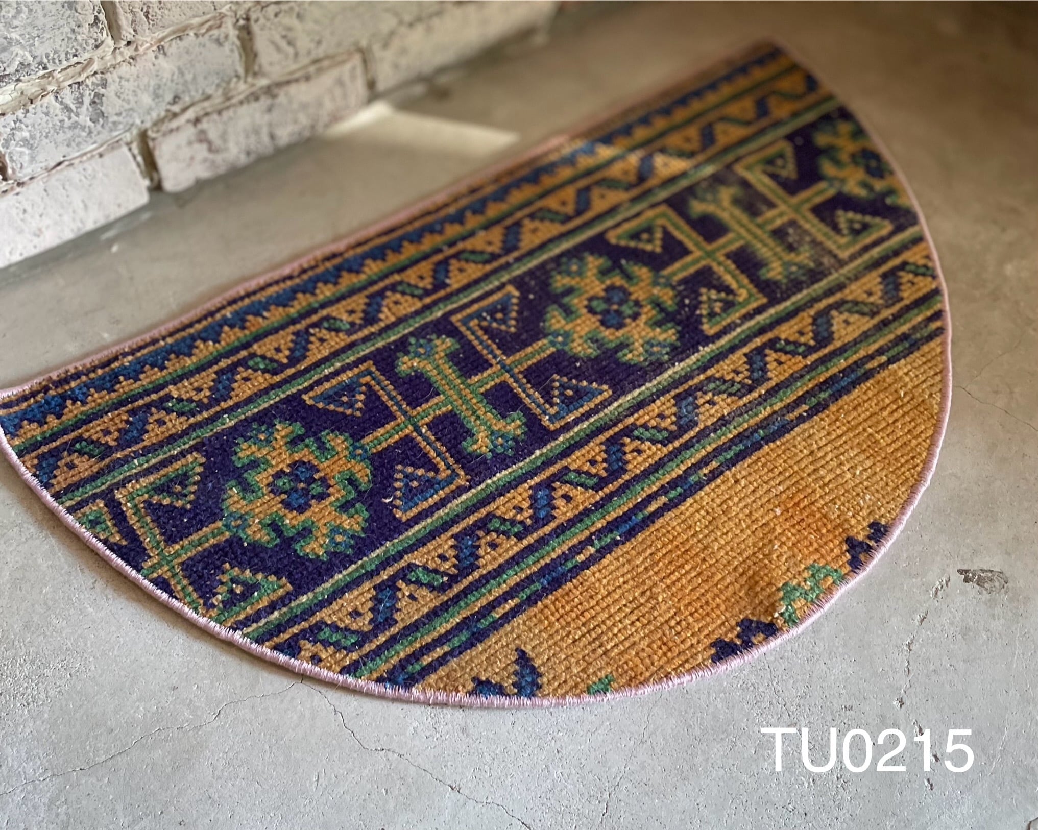 トルコ] 半円形ヴィンテージラグ（約75×45cm) | 猫ノ途中