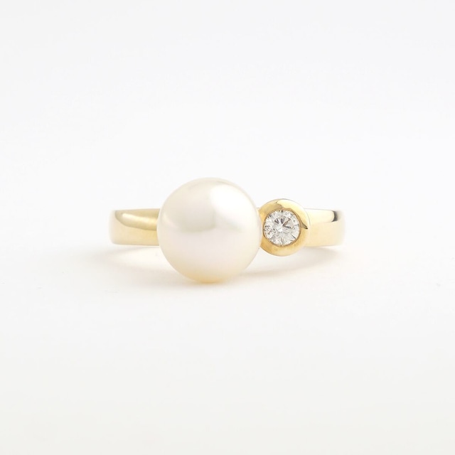 Akoya pearl & one diamond ring