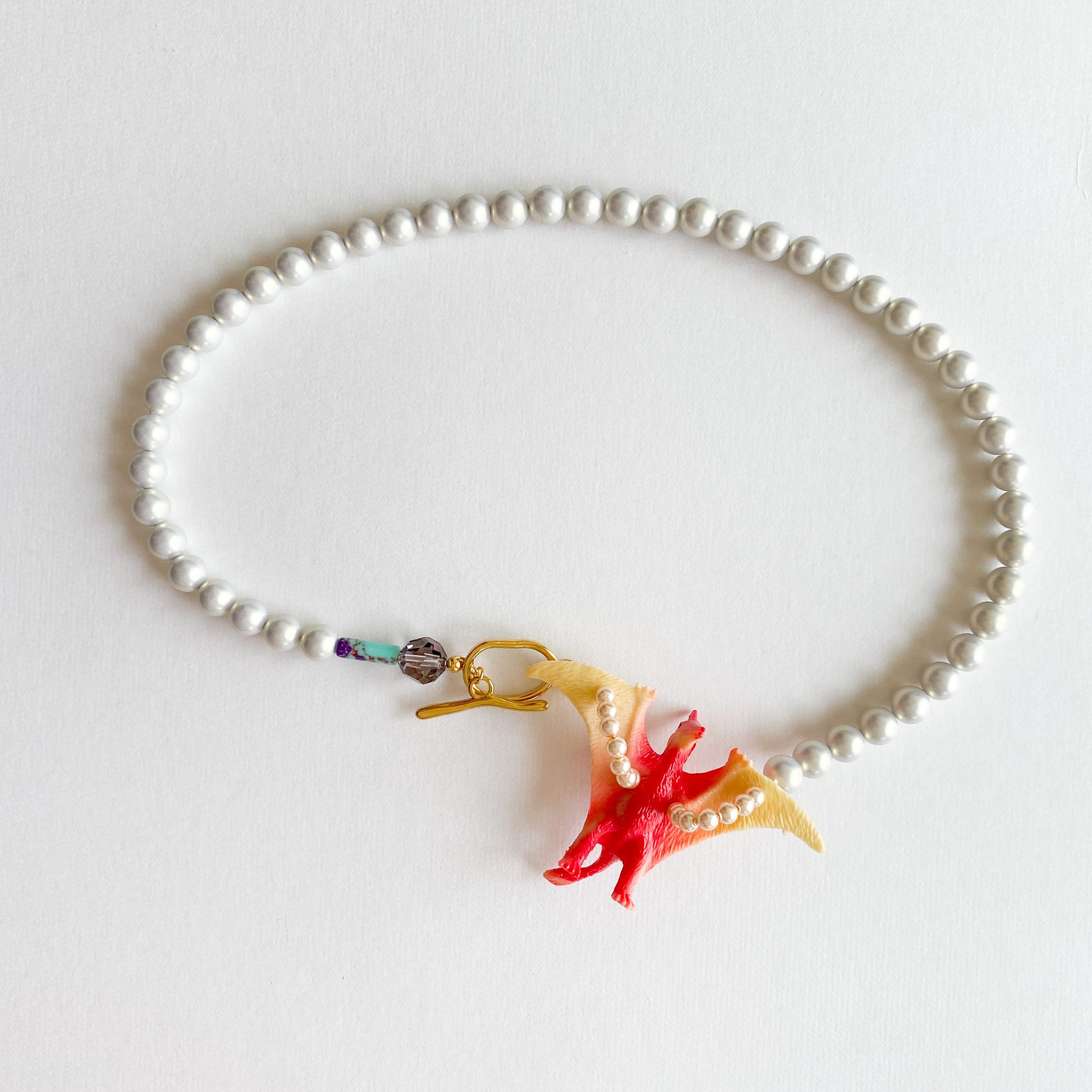 恐竜のくねくねネックレス