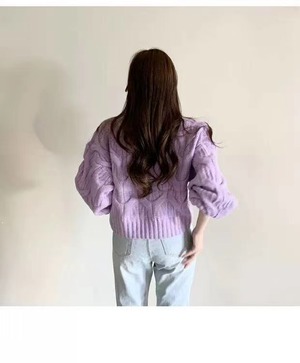 ラウンドネックケーブル編みニット