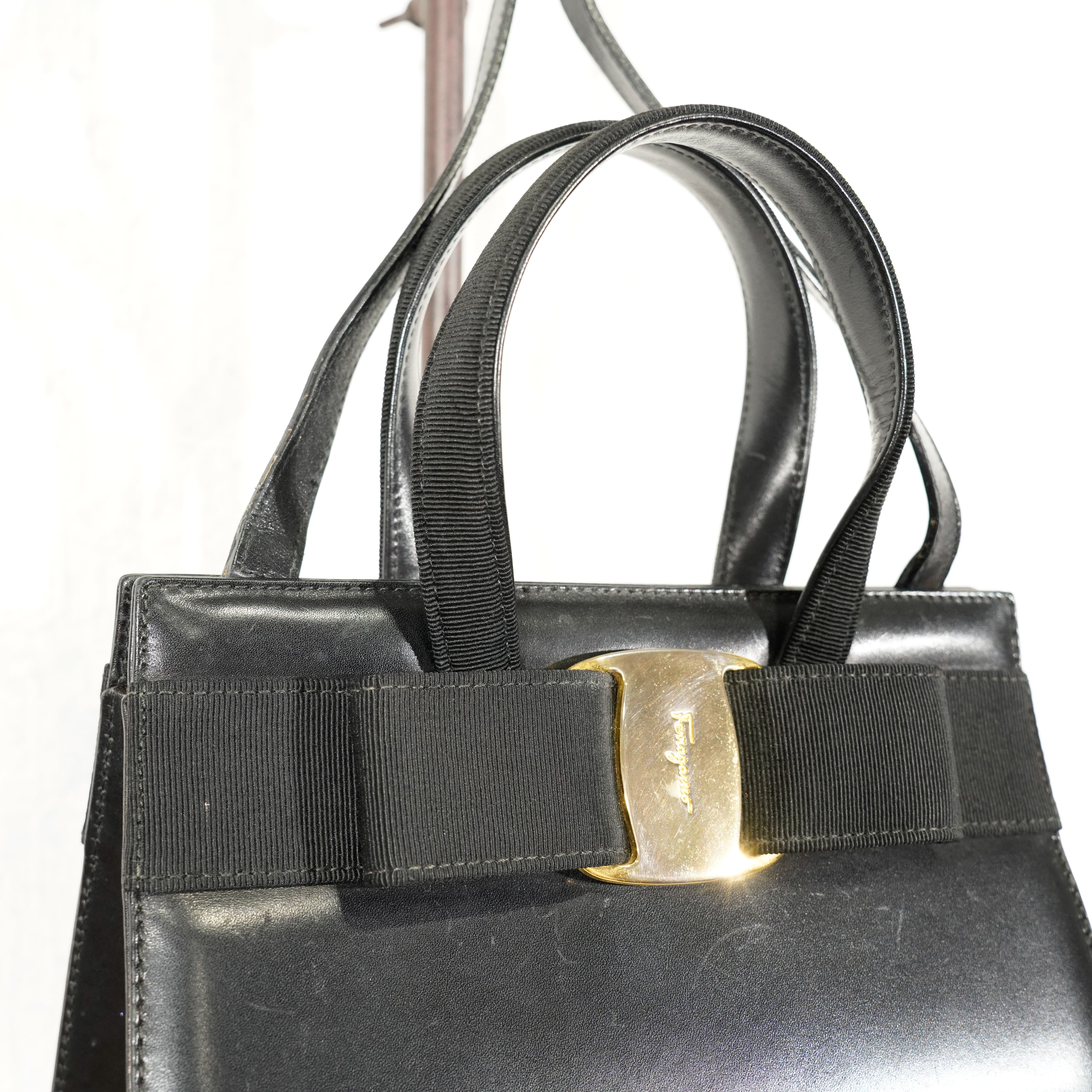 Salvatore Ferragamo VARA LEATHER 2WAY SHOULDER BAG MADE IN Salvatore Ferragamo VARA LEATHER 2WAY SHOULDER BAG MADE IN