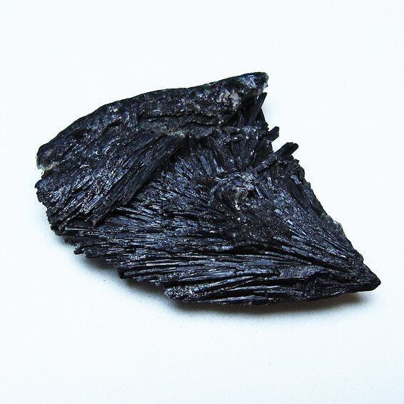 ブラック カイヤナイト 原石 一点物 171-7601