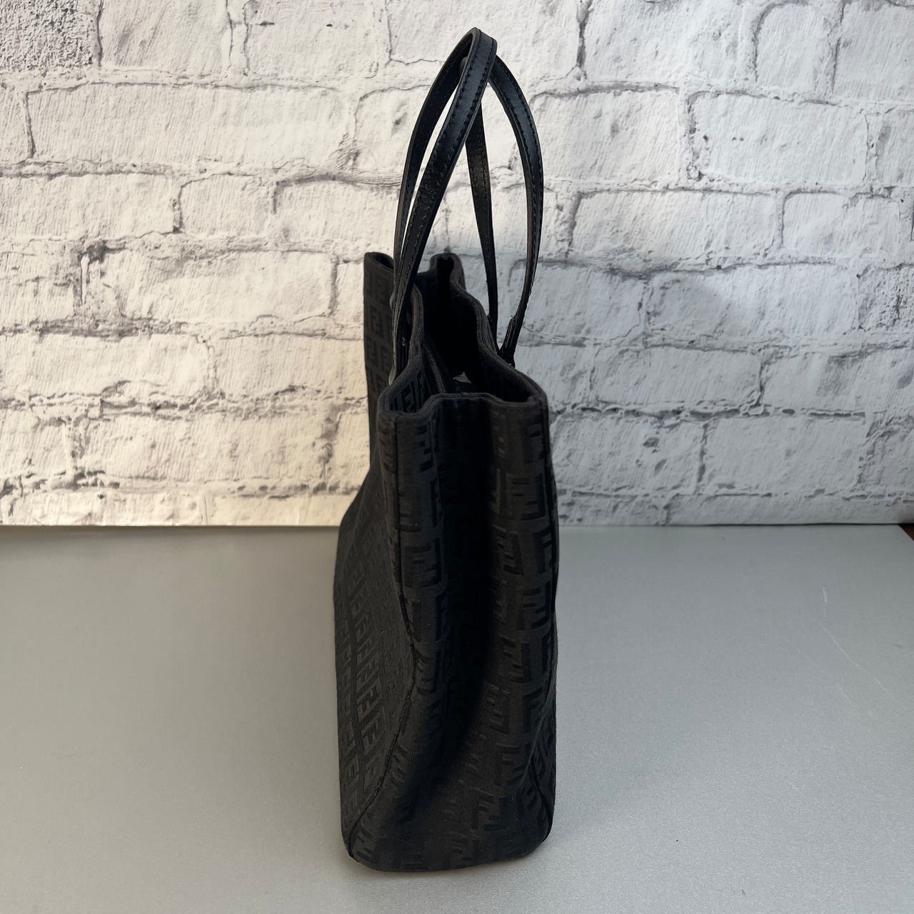 FENDI フェンディ ズッカ柄 ハンドバッグ ブラック A-9429