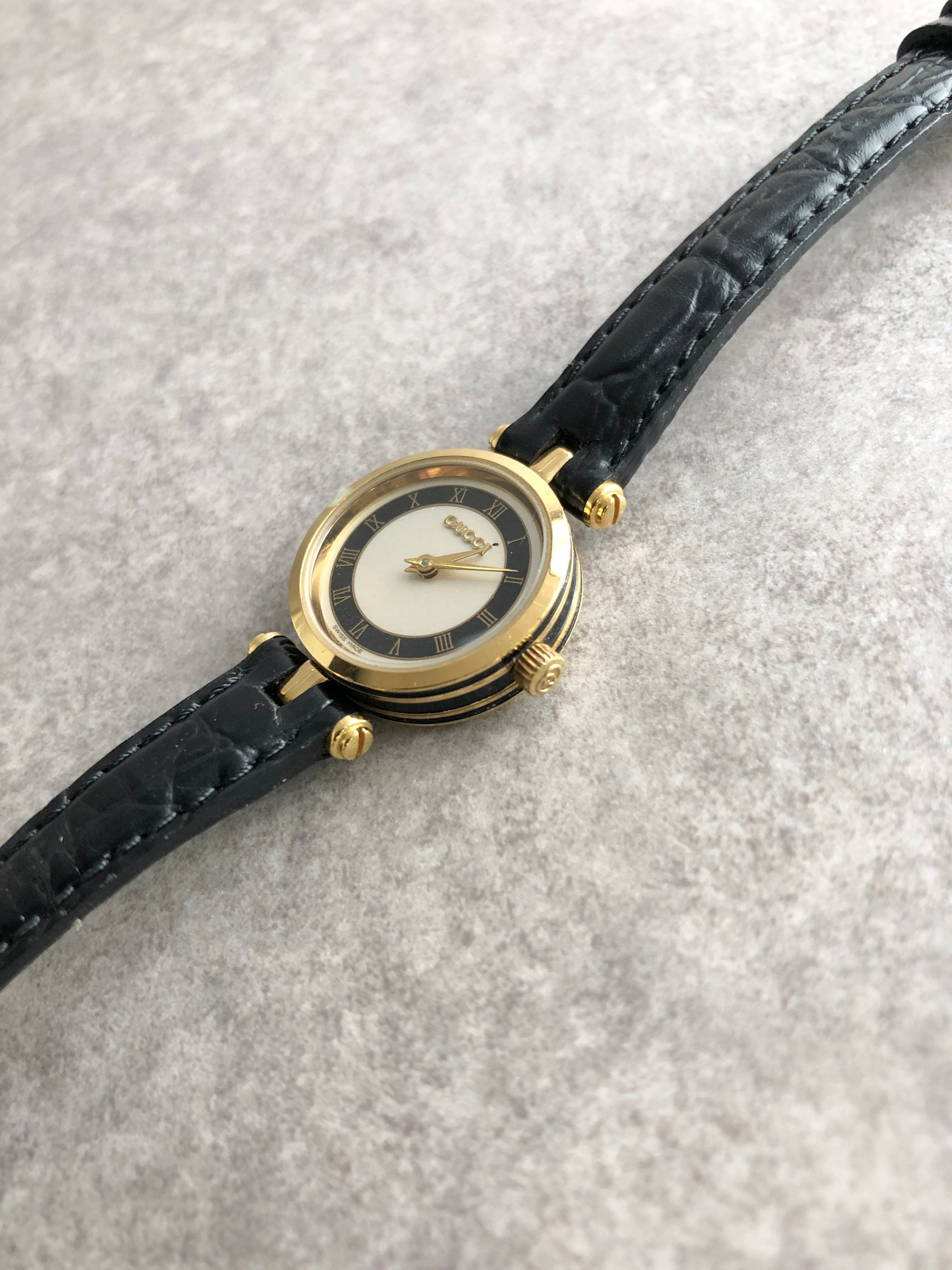 GUCCI グッチ 腕時計 ブラック ローマ文字 レザー クォーツ vintage