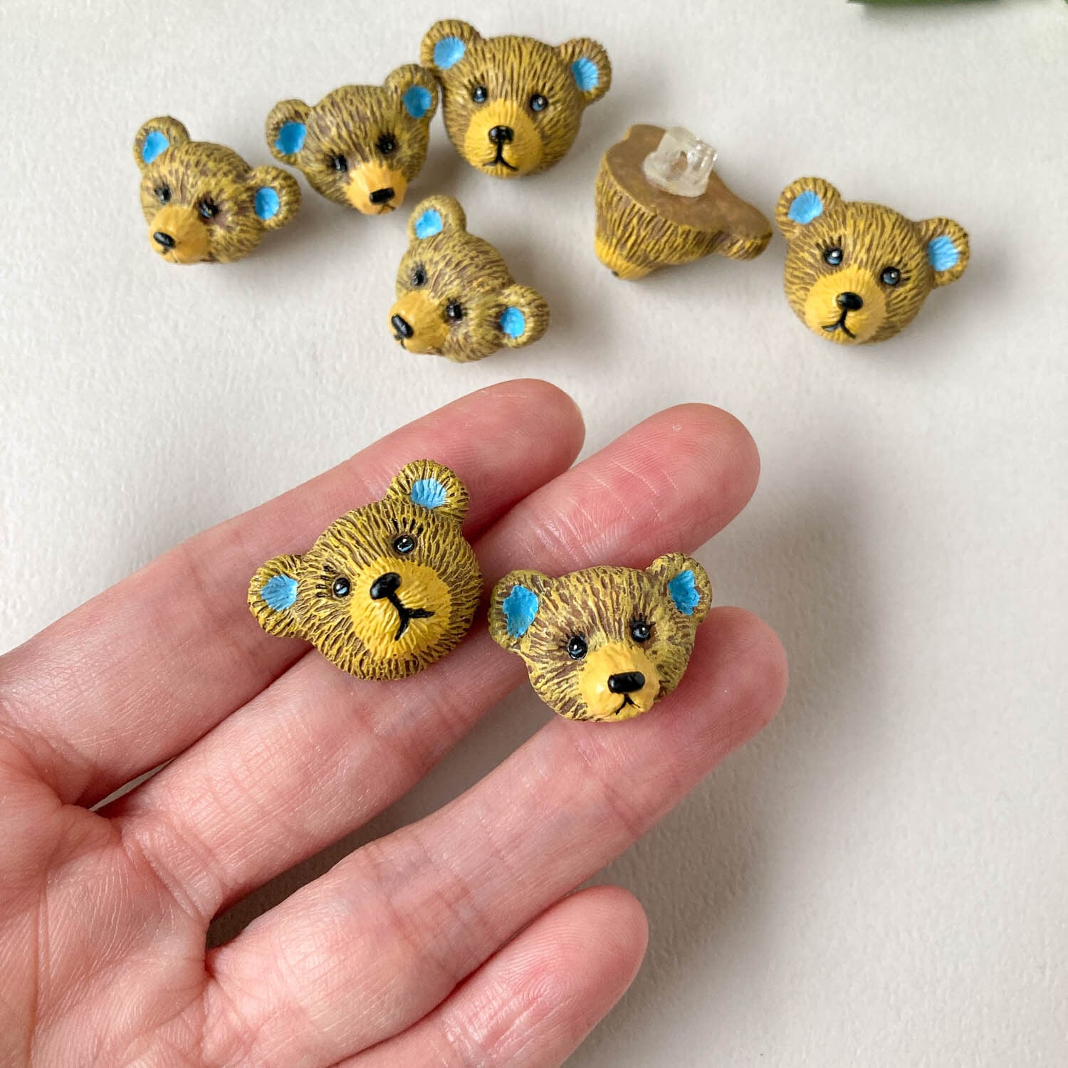 青い耳のクマの顔UKボタン（21mm/22mm） | Dua-アクセサリーパーツショップ