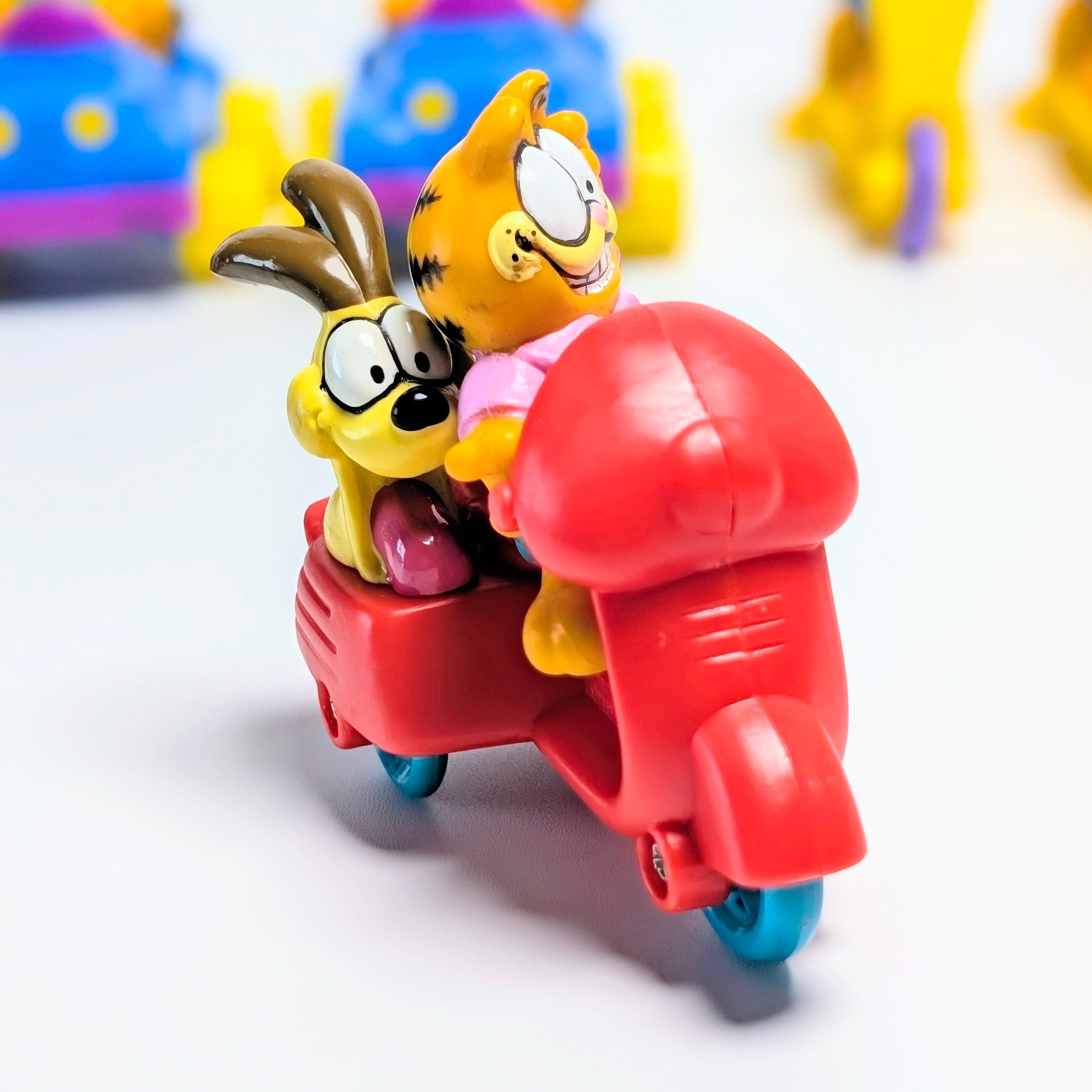 ☆ VINTAGE 1988 ☆【 McDonald's  ( マクドナルド ) 】1988年マクドナルドミールトイ 『 Garfield & Odie Riding on a Scooter（ガーフィールド オン スクーター&サイドカー オン オーディー）』〜スクーターに乗る呑気なあいつら(笑)〜 / ミールトイ / ハッピーミール 〚アメリカン雑貨 アメトイ〛