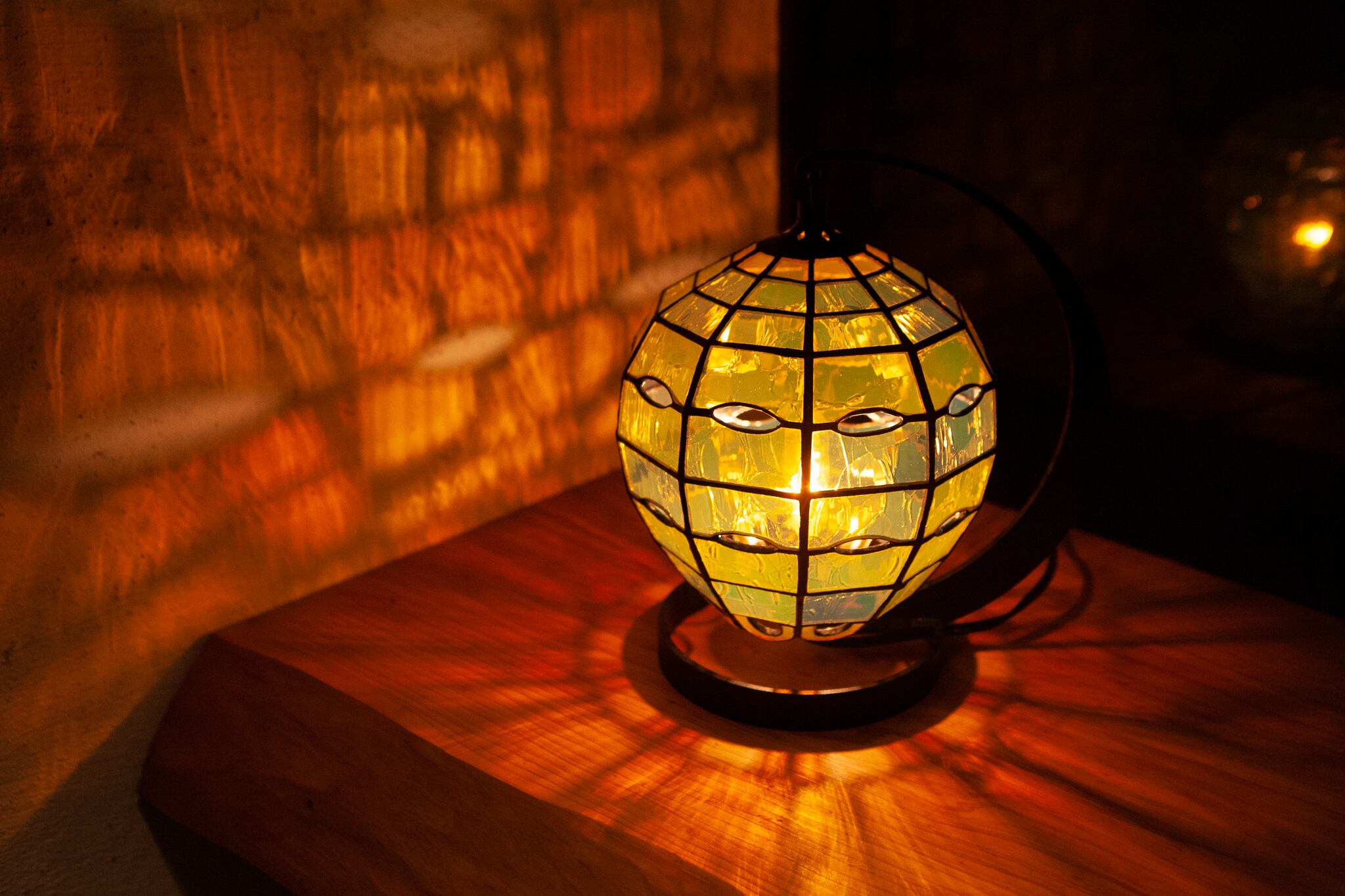 オパールセントエッグ（ステンドグラスのテーブルランプ） 01020117  