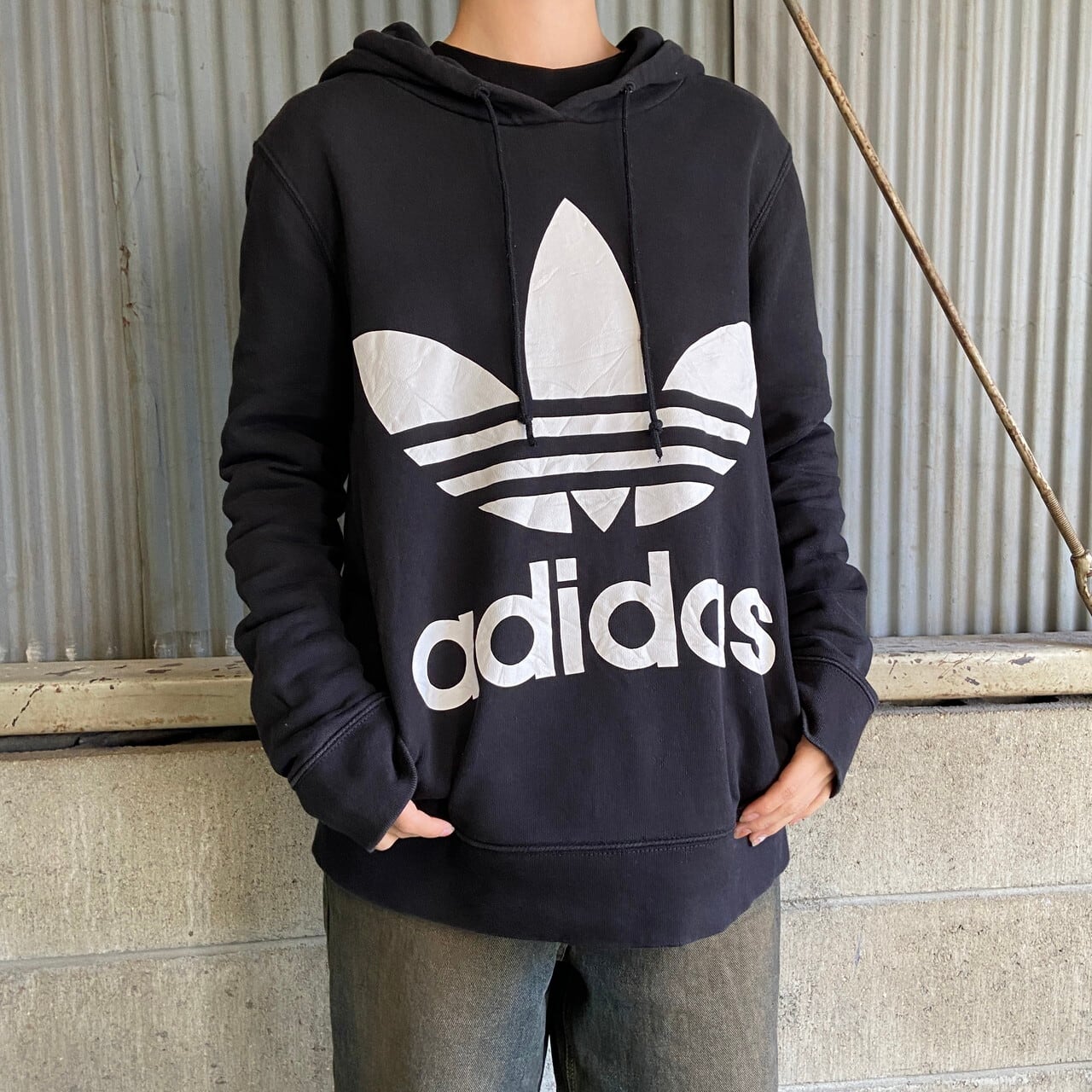 adidas ORIGINALS アディダス オリジナルス トレフォイルロゴ フロントロゴ プリント スウェットパーカー レディースS相当 古着  プルオーバーパーカー フーディー ビッグロゴ ブラック 黒【パーカー】【SW20】【AN20】 | cave 古着屋【公式】古着通販サイト