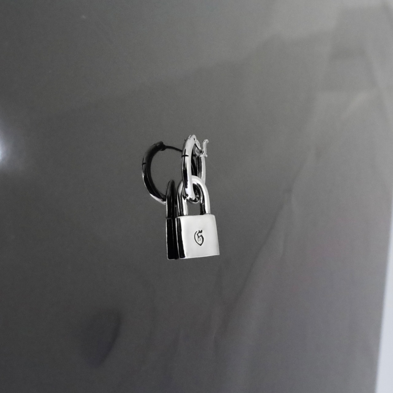 CROSS THIN HOOP with PADLOCK / クロスシンフープ ウィズ パドロック