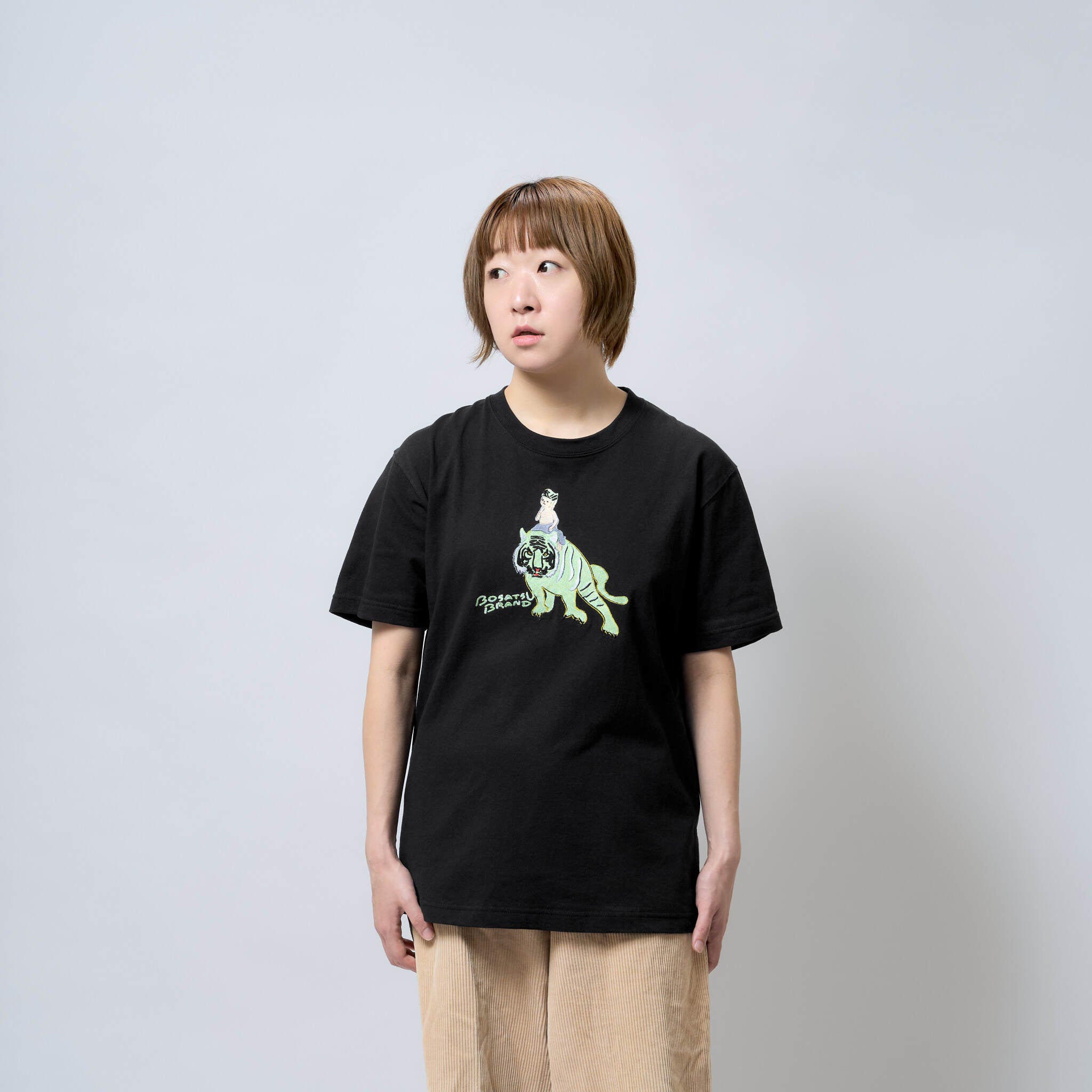 虎のり弥勒菩薩 仏像 オーセンティックスーパーTシャツ (刺繍) 7.1oz