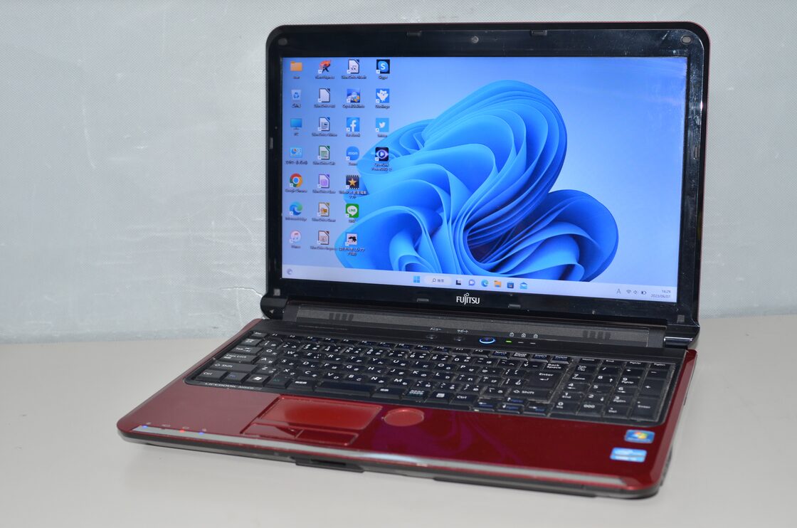最新Windows11+office 爆速SSD256GB 富士通 AH54/D 高性能 第二世代i3 