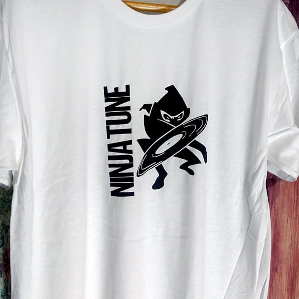 Ninja Tune ニンジャ・チューン 半袖白色 Tシャツ 選べる6サイズ S,M,L