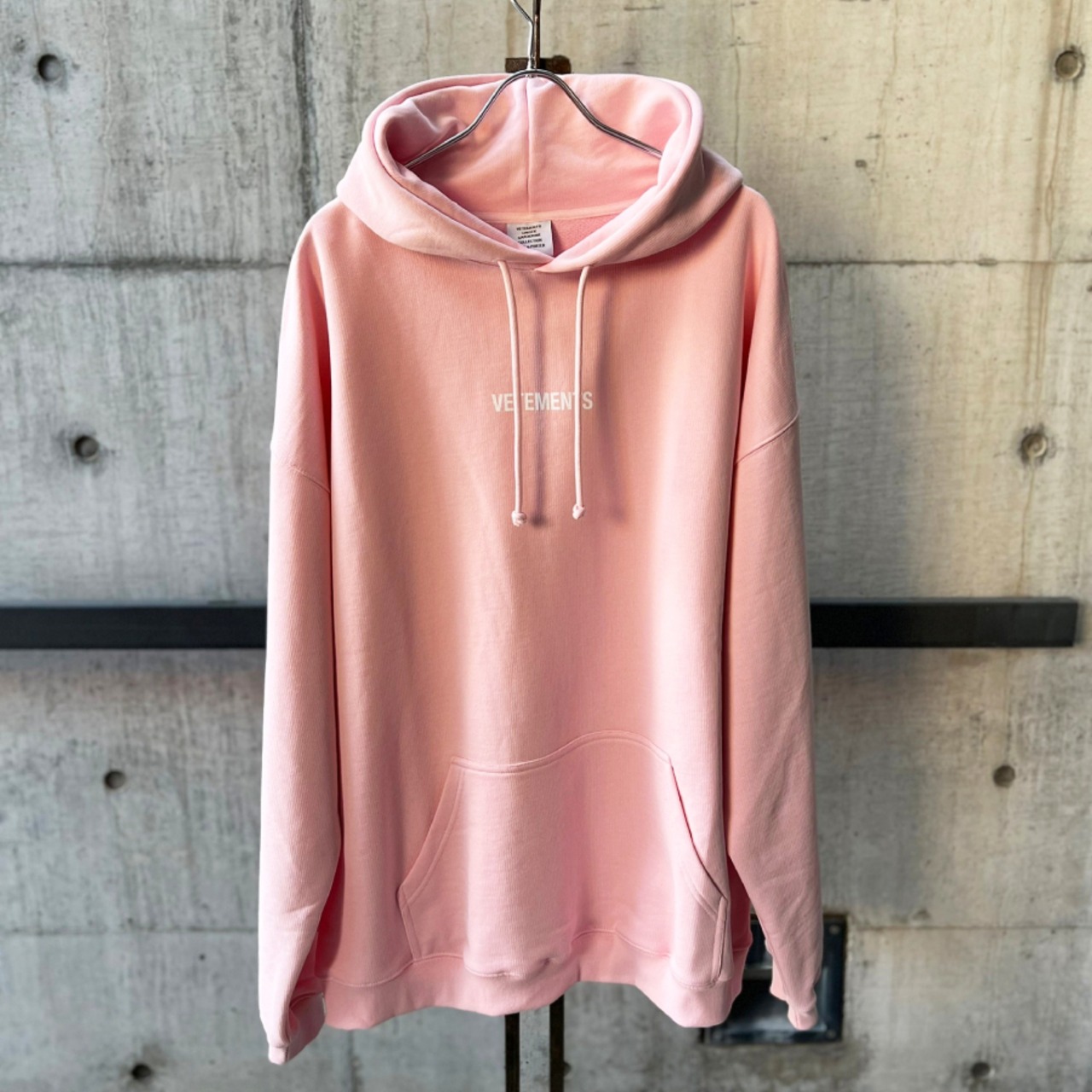 VETEMENTS  LOGOLABELHOODIE  PINKWHITE - 1