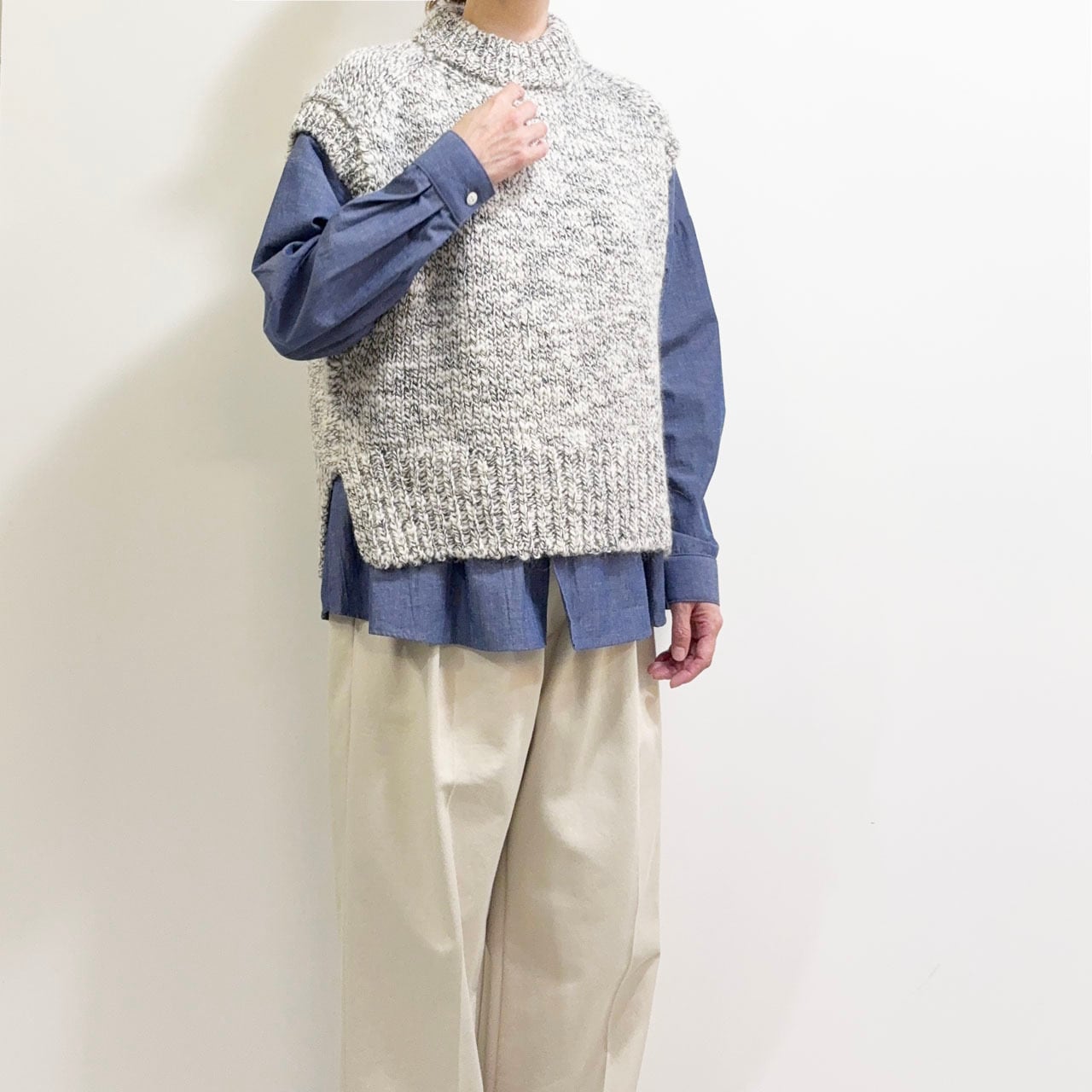 COMM.ARCH. コム・アーチ HAND FRAMED CHUNKY MOCK VEST 手横編み機