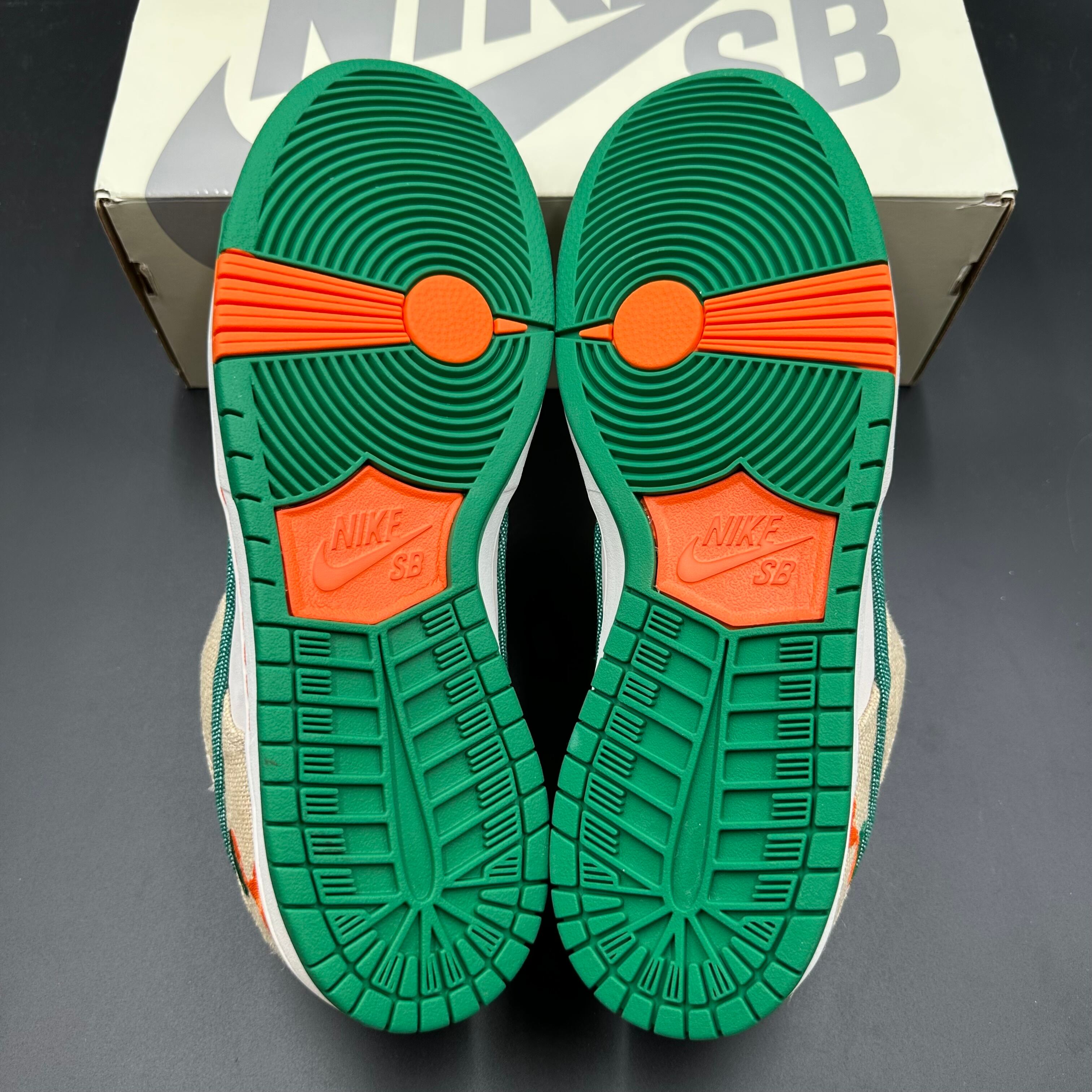 JARRITOS SB DUNK LOW PHANTOM AND MALACHITE FD0860-001 | Nova Plug